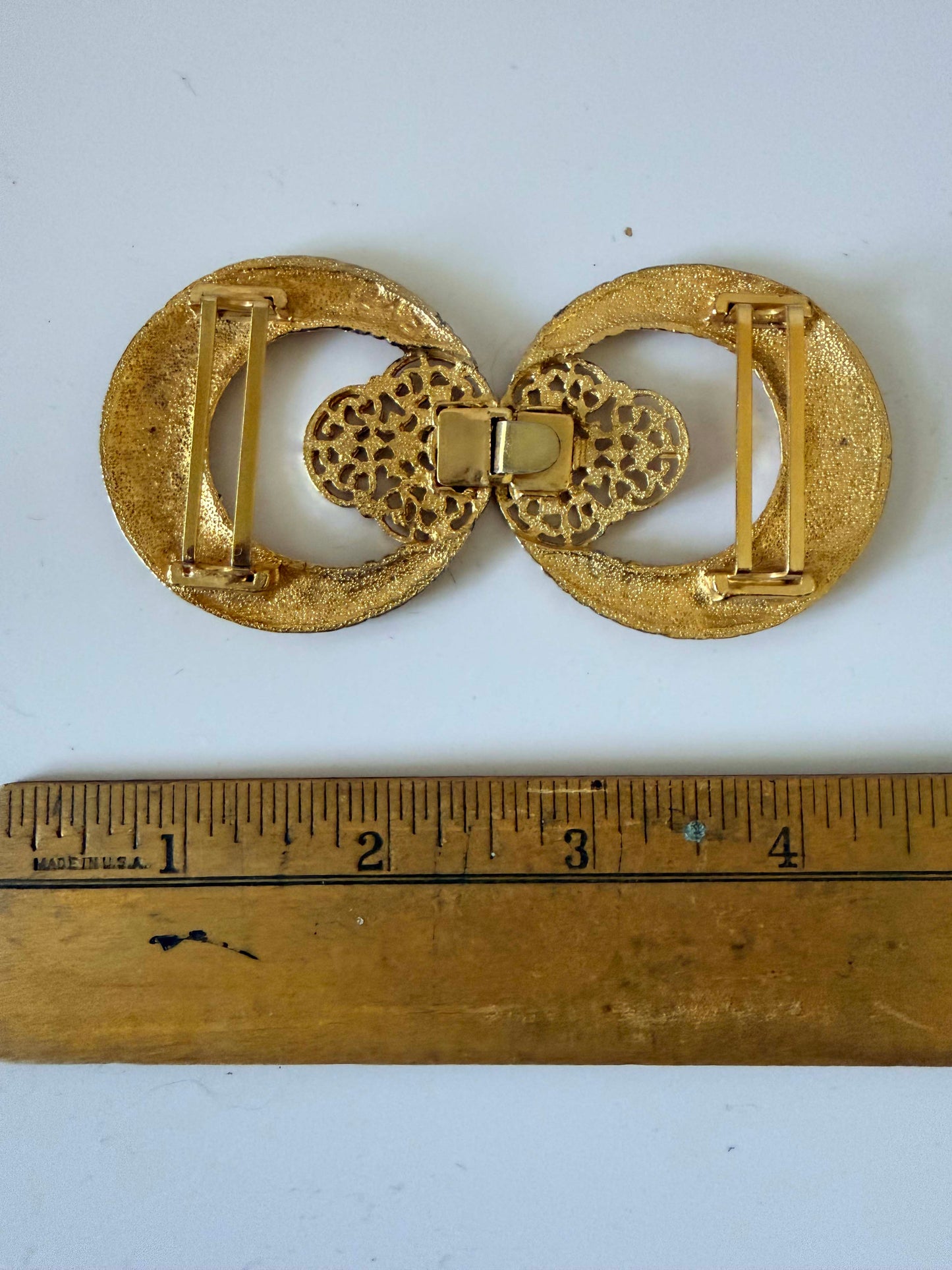 Vintage Gold Tone Double Ring Belt Buckle – Textured Ribbed Oval Buckle with Filigree Center – 1980s Statement Accessory