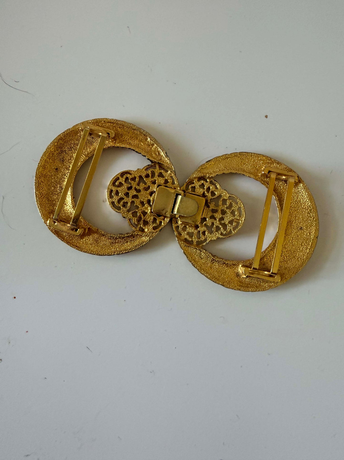 Vintage Gold Tone Double Ring Belt Buckle – Textured Ribbed Oval Buckle with Filigree Center – 1980s Statement Accessory