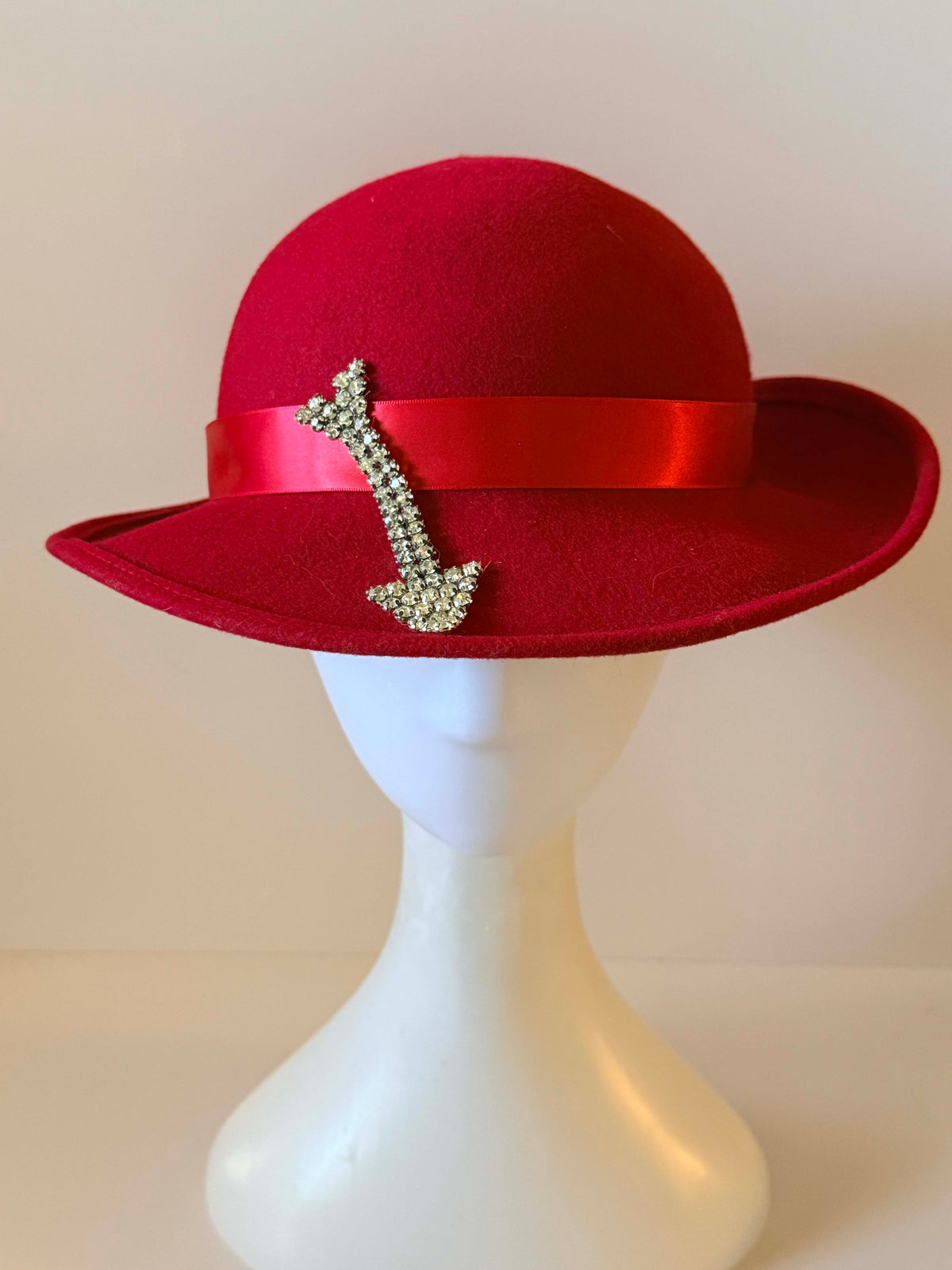 Vintage 1960s Ruth Alan Designs Red Wool Cloche Hat | Rhinestone Arrow Hat | Mod Vintage Hat