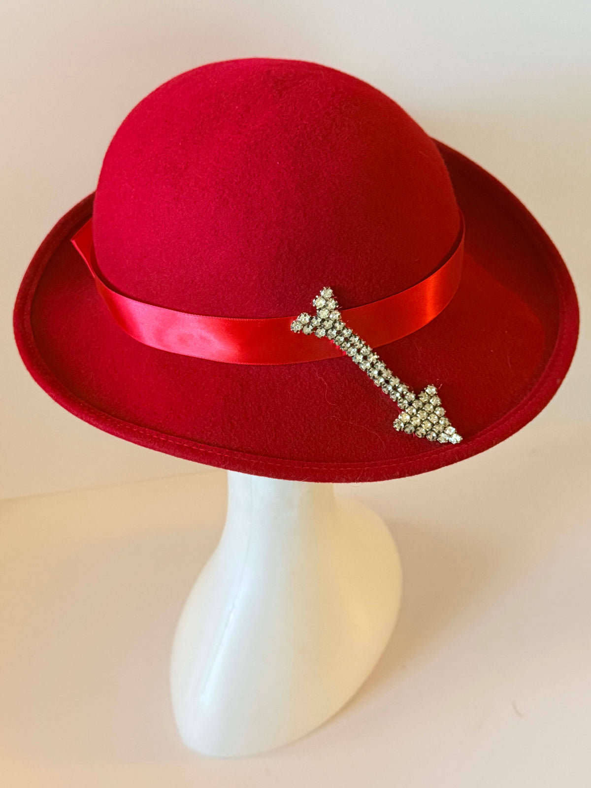 Vintage 1960s Ruth Alan Designs Red Wool Cloche Hat | Rhinestone Arrow Hat | Mod Vintage Hat