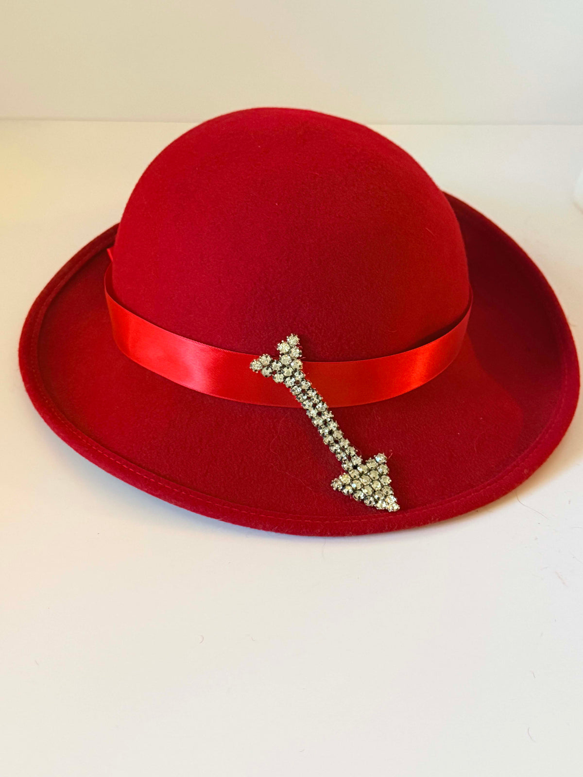 Vintage 1960s Ruth Alan Designs Red Wool Cloche Hat | Rhinestone Arrow Hat | Mod Vintage Hat