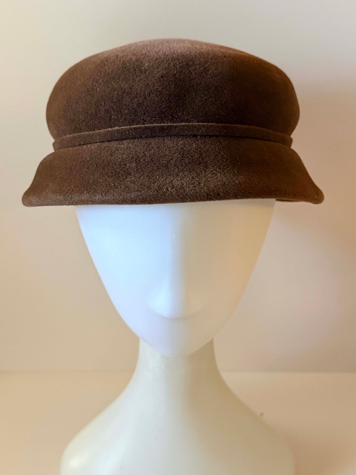 Vintage 1960s Vienna Velour Brown Felt Cloche Hat | Mod Geometric Bow Made in Austria