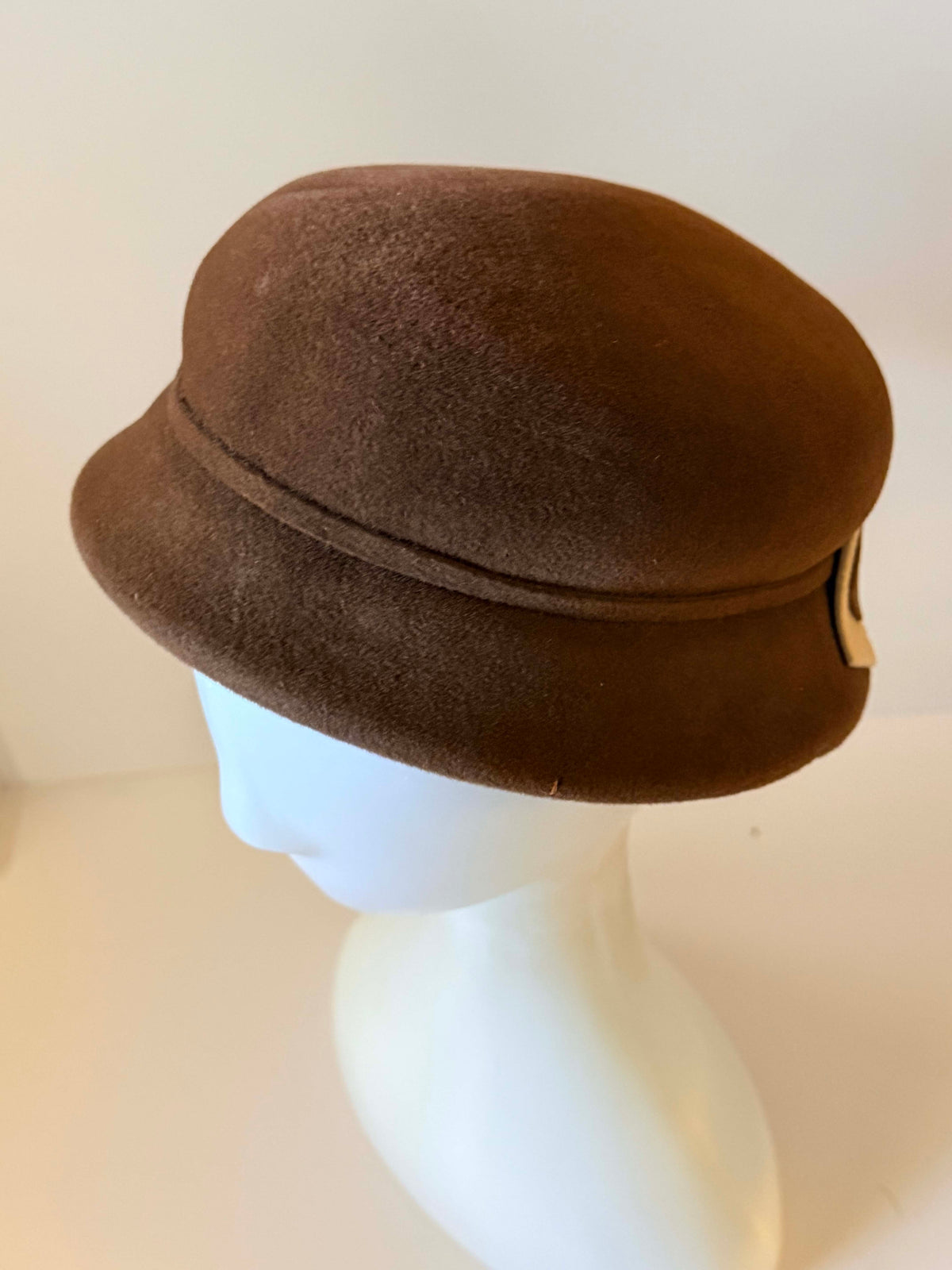 Vintage 1960s Vienna Velour Brown Felt Cloche Hat | Mod Geometric Bow Made in Austria