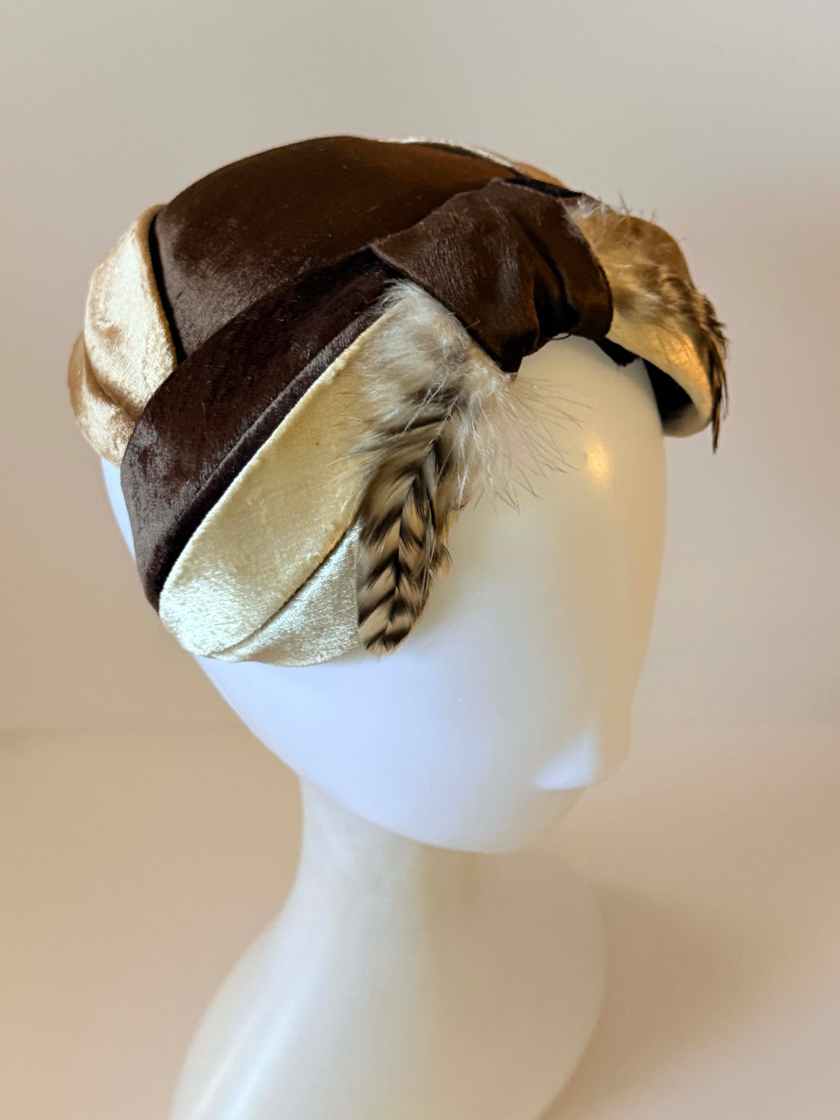 Vintage 1940s Modern Miss Velvet Half Hat | Brown Champagne Feather Cocktail Hat