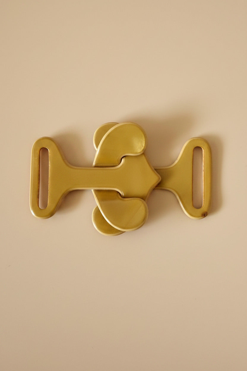 Vintage Butterscotch Celluloid Belt Buckle – Abstract Sculptural Mid Century Buckle – 1930s 1940s Cream Carved Belt Closure