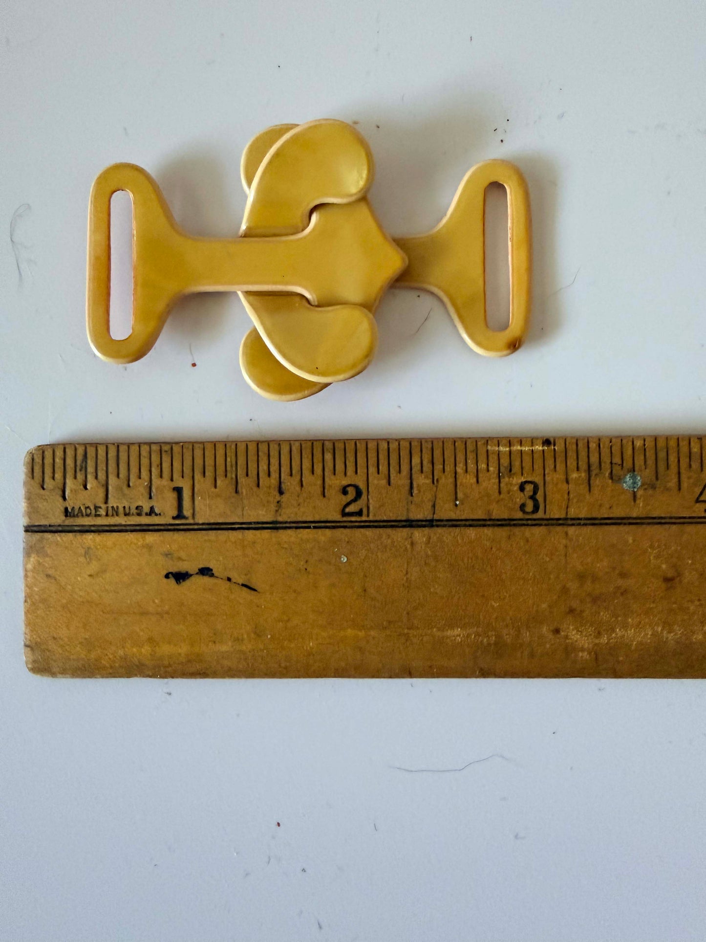 Vintage Butterscotch Celluloid Belt Buckle – Abstract Sculptural Mid Century Buckle – 1930s 1940s Cream Carved Belt Closure