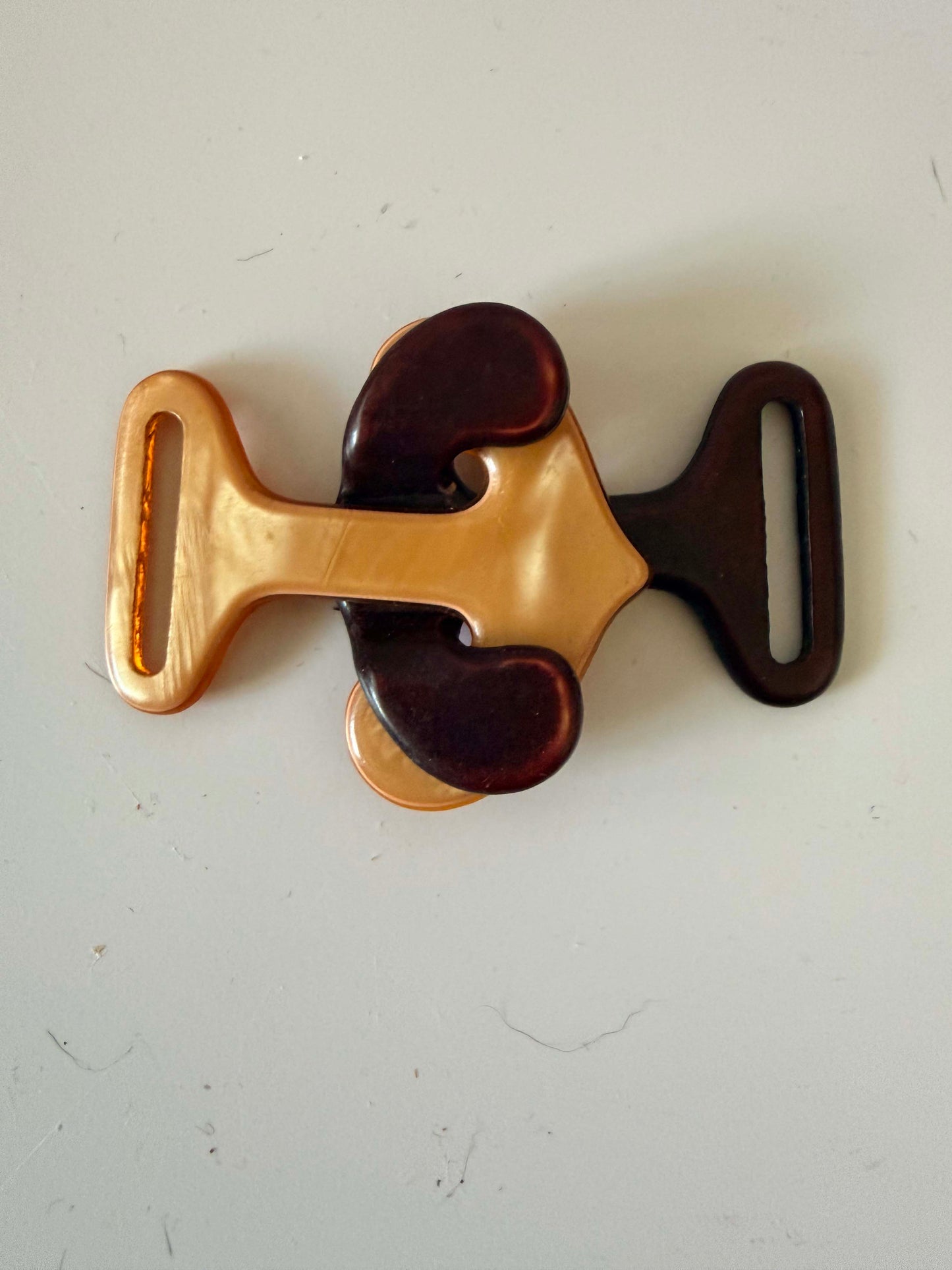 1940s–1950s Vintage Bakelite Belt Buckle – Two Tone Butterscotch & Chocolate Brown Sculptural Mid Century Modern Clasp