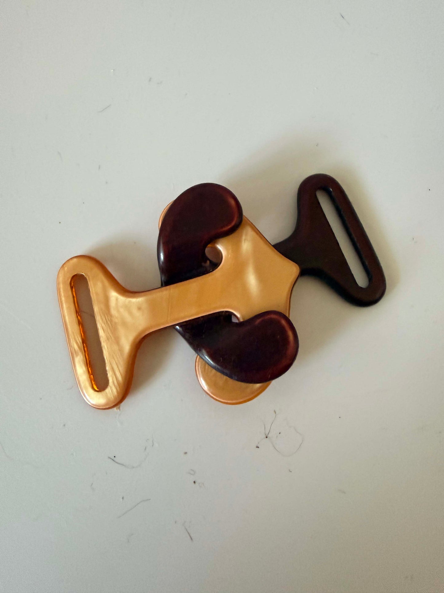 1940s–1950s Vintage Bakelite Belt Buckle – Two Tone Butterscotch & Chocolate Brown Sculptural Mid Century Modern Clasp