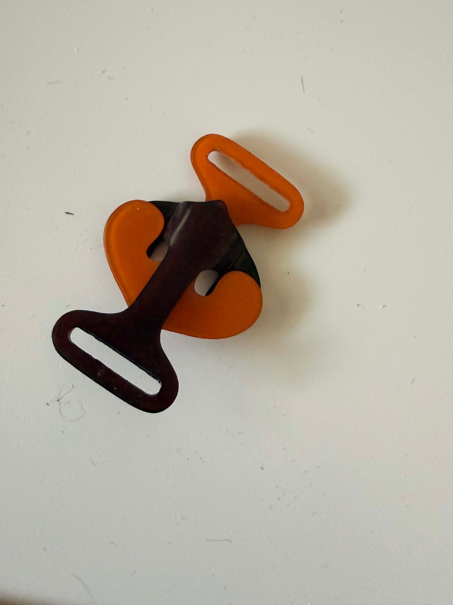1940s–1950s Vintage Bakelite Belt Buckle – Two Tone Butterscotch & Chocolate Brown Sculptural Mid Century Modern Clasp