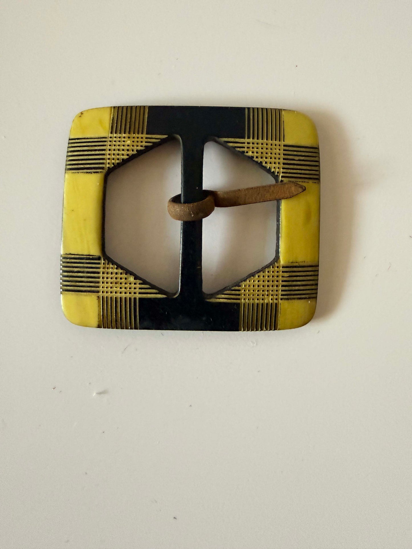 Vintage Art Deco Bakelite Belt Buckle – Yellow & Black Plaid Carved Buckle – 1930s Geometric Tortoise Style