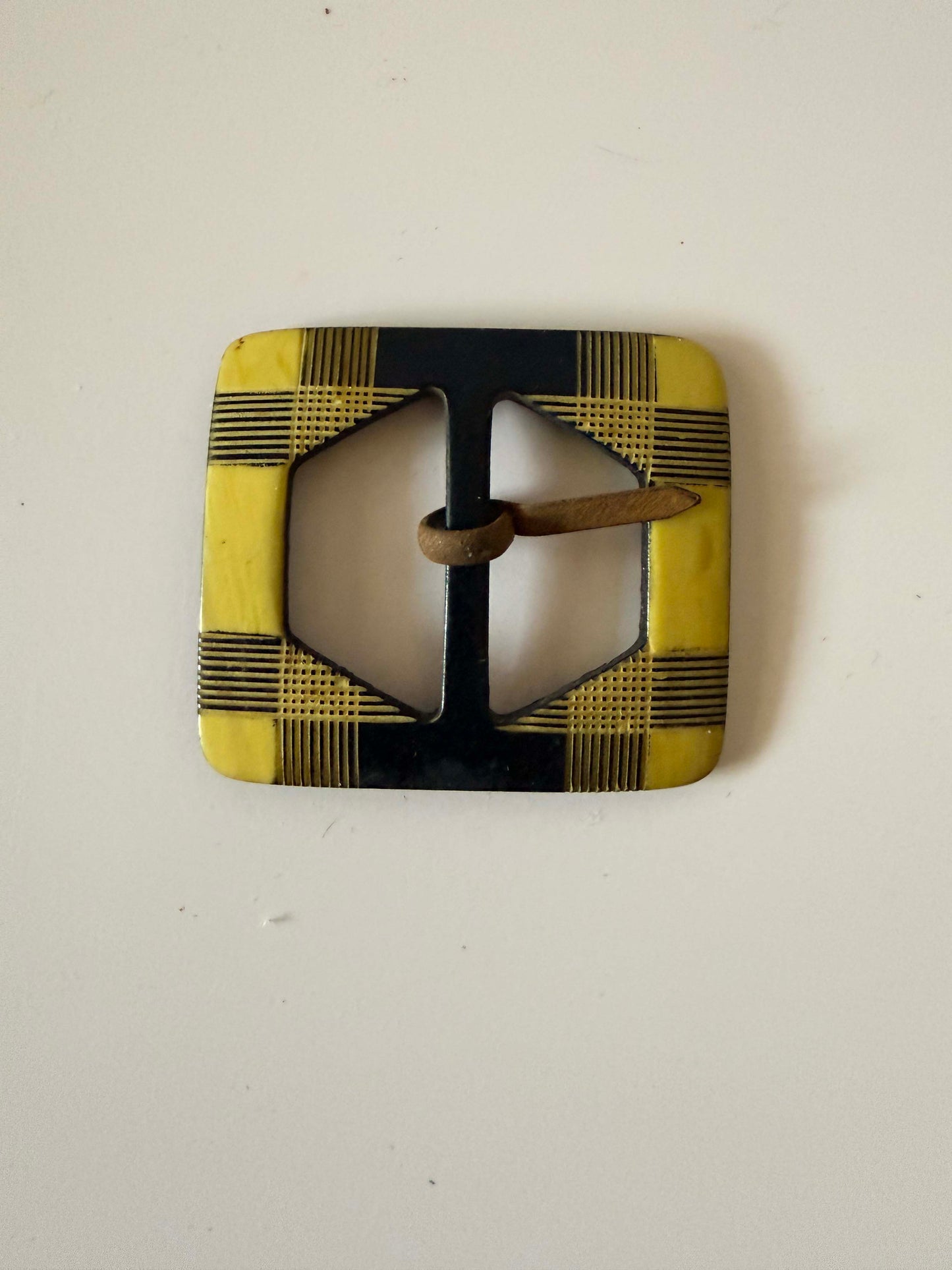 Vintage Art Deco Bakelite Belt Buckle – Yellow & Black Plaid Carved Buckle – 1930s Geometric Tortoise Style
