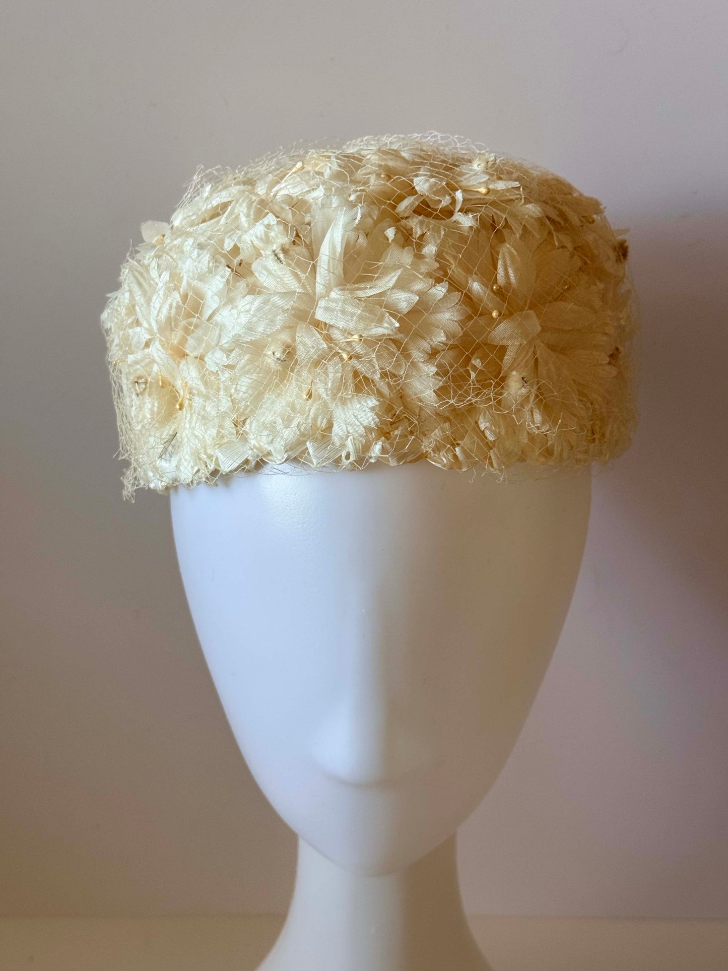 1950s Ivory Floral Pillbox Hat with Netting Vintage Bridal Hat Mid Century Wedding Headpiece Cocktail Hat
