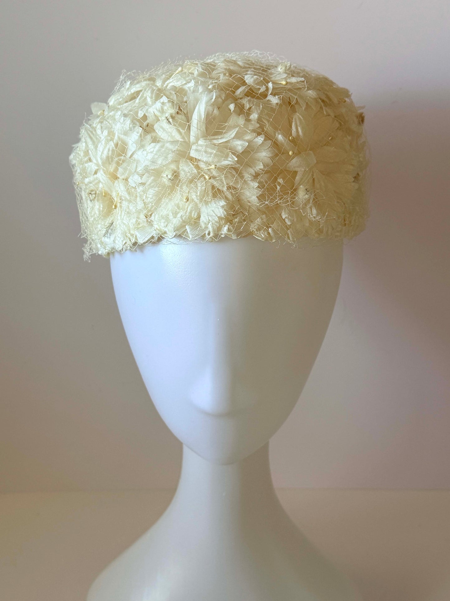 1950s Ivory Floral Pillbox Hat with Netting Vintage Bridal Hat Mid Century Wedding Headpiece Cocktail Hat