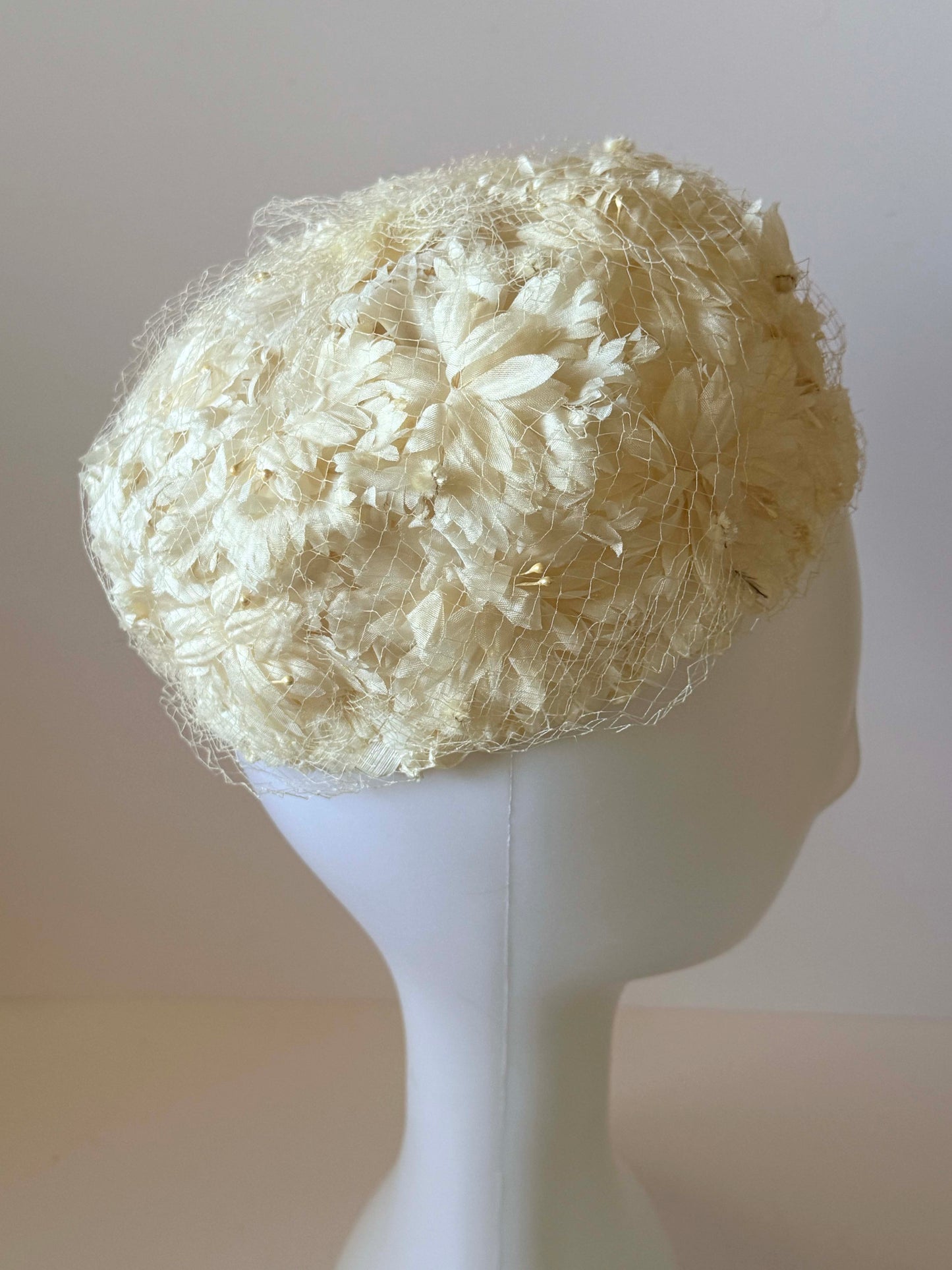 1950s Ivory Floral Pillbox Hat with Netting Vintage Bridal Hat Mid Century Wedding Headpiece Cocktail Hat
