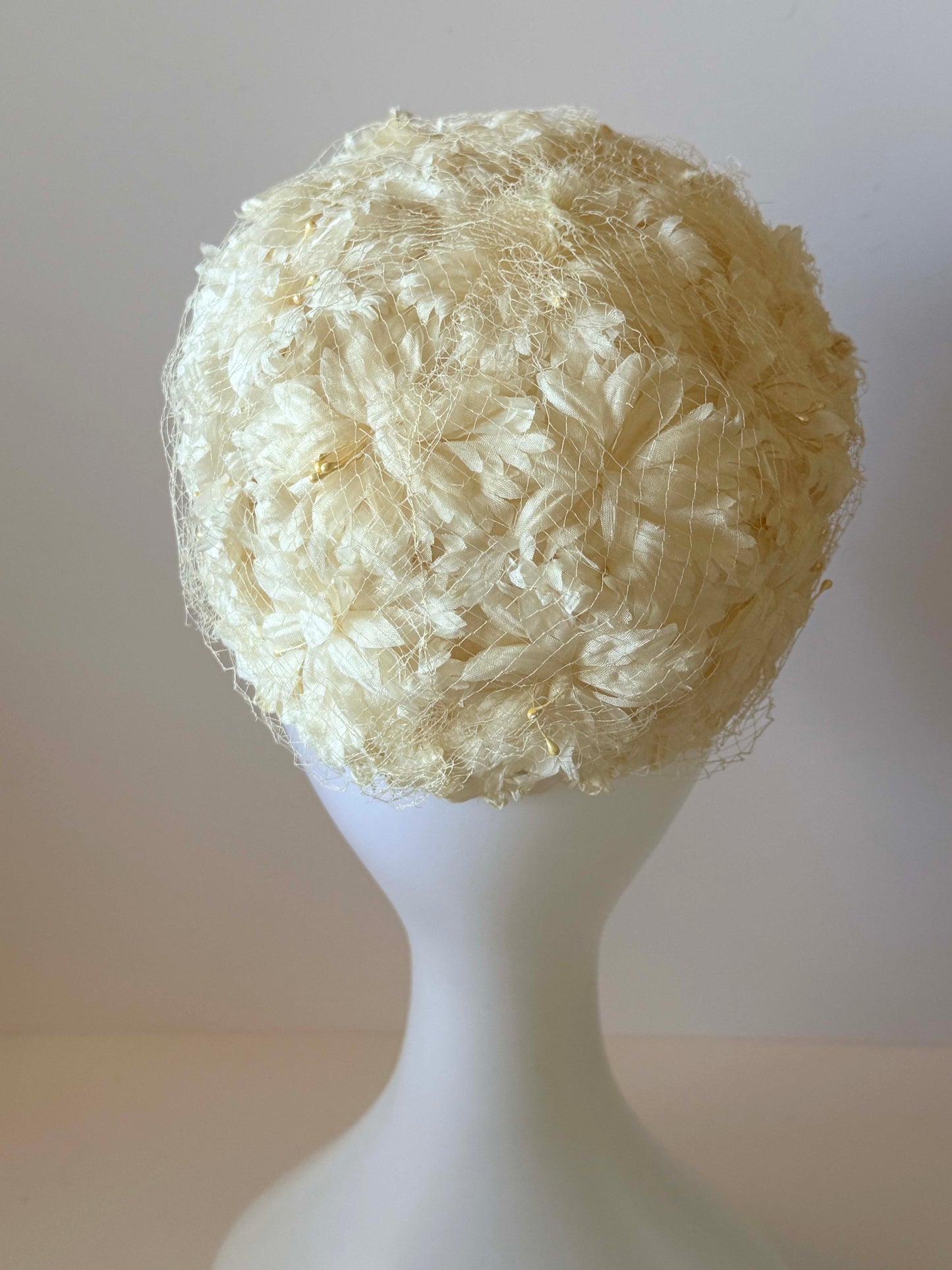 1950s Ivory Floral Pillbox Hat with Netting Vintage Bridal Hat Mid Century Wedding Headpiece Cocktail Hat
