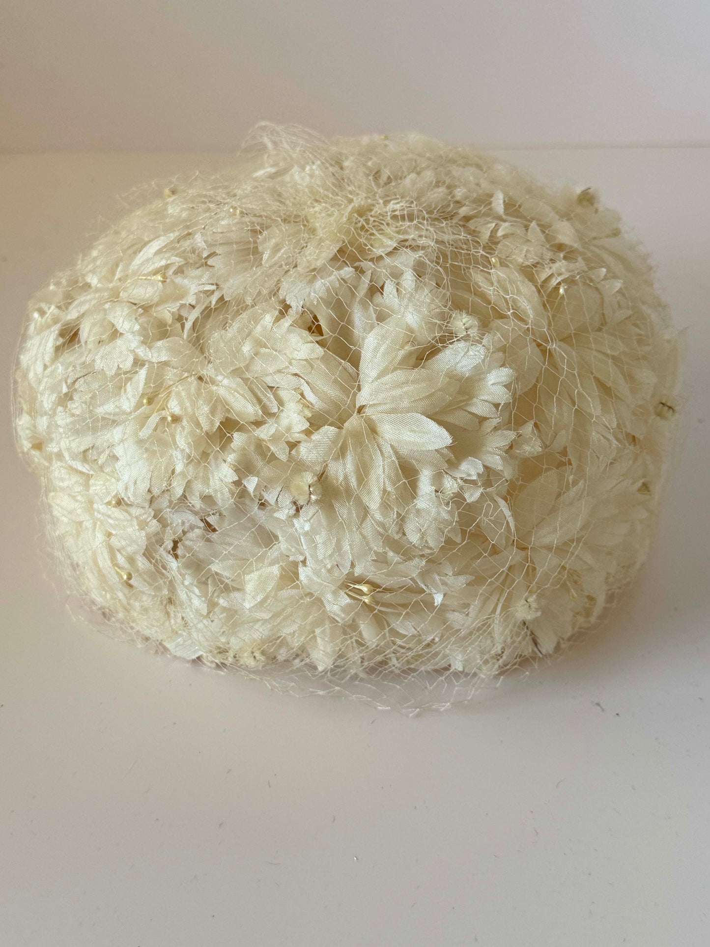 1950s Ivory Floral Pillbox Hat with Netting Vintage Bridal Hat Mid Century Wedding Headpiece Cocktail Hat