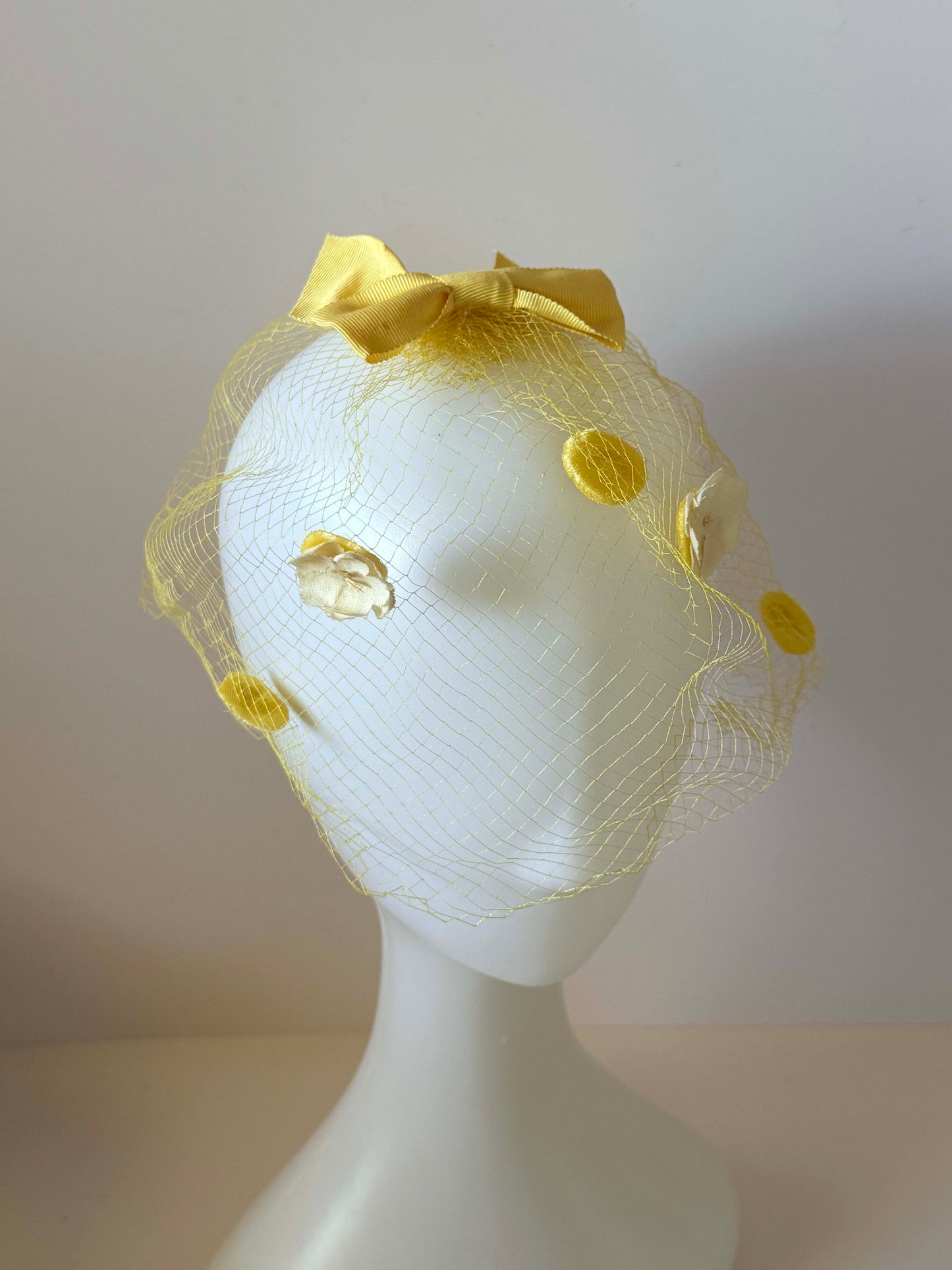 1950s Yellow Veil Hat Bow Fascinator Floral Netting Headpiece Vintage Pillbox Cover Bridal Spring Garden Party Hat
