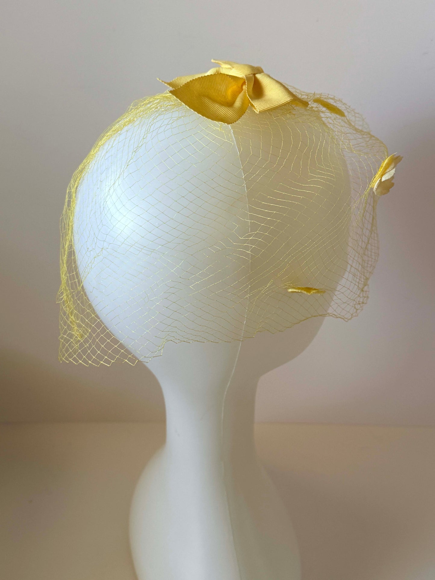 1950s Yellow Veil Hat Bow Fascinator Floral Netting Headpiece Vintage Pillbox Cover Bridal Spring Garden Party Hat