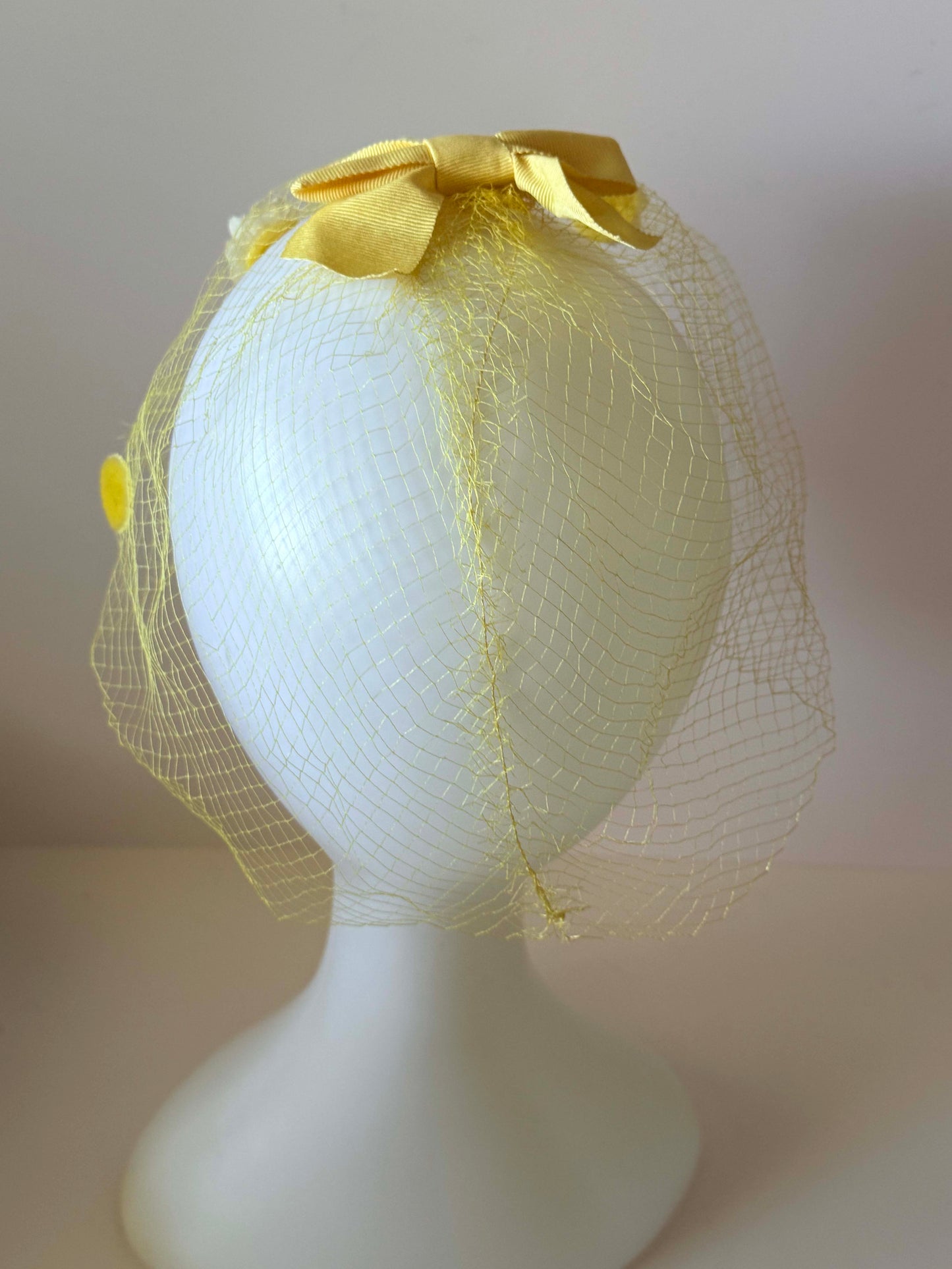 1950s Yellow Veil Hat Bow Fascinator Floral Netting Headpiece Vintage Pillbox Cover Bridal Spring Garden Party Hat