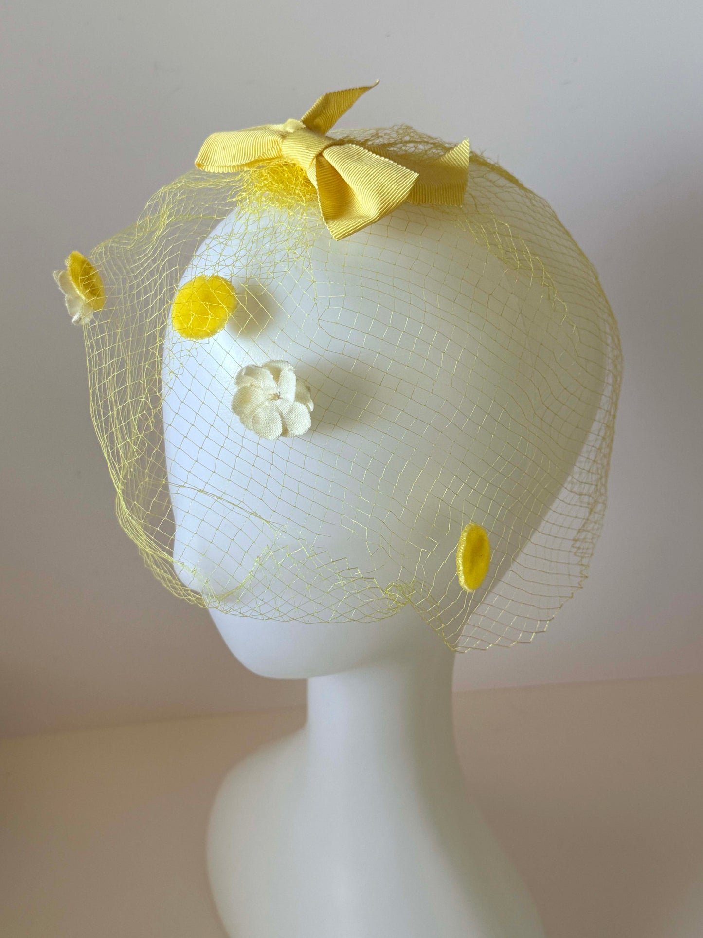 1950s Yellow Veil Hat Bow Fascinator Floral Netting Headpiece Vintage Pillbox Cover Bridal Spring Garden Party Hat
