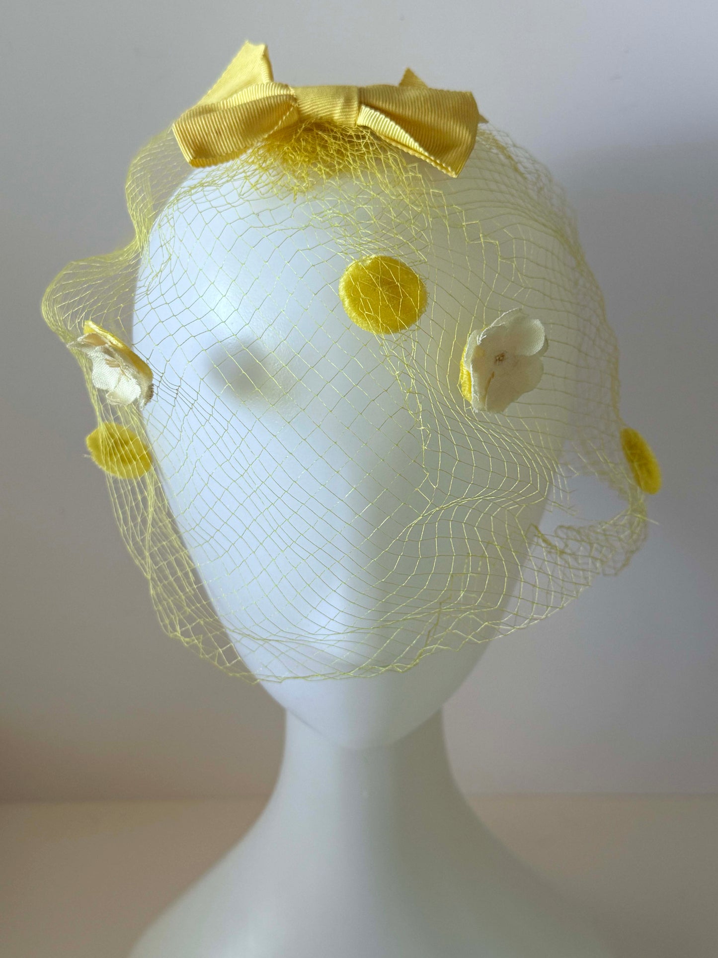 1950s Yellow Veil Hat Bow Fascinator Floral Netting Headpiece Vintage Pillbox Cover Bridal Spring Garden Party Hat