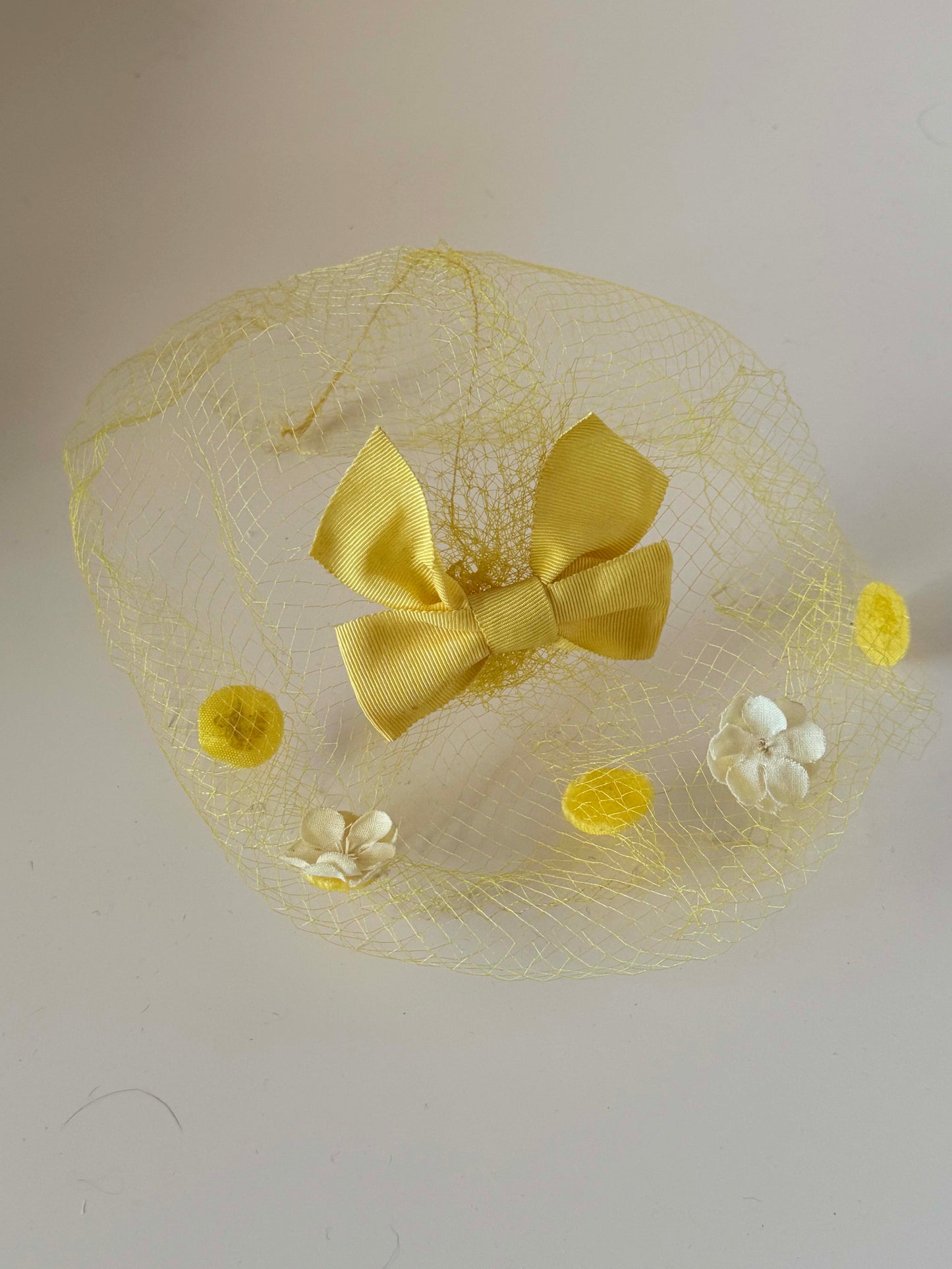 1950s Yellow Veil Hat Bow Fascinator Floral Netting Headpiece Vintage Pillbox Cover Bridal Spring Garden Party Hat