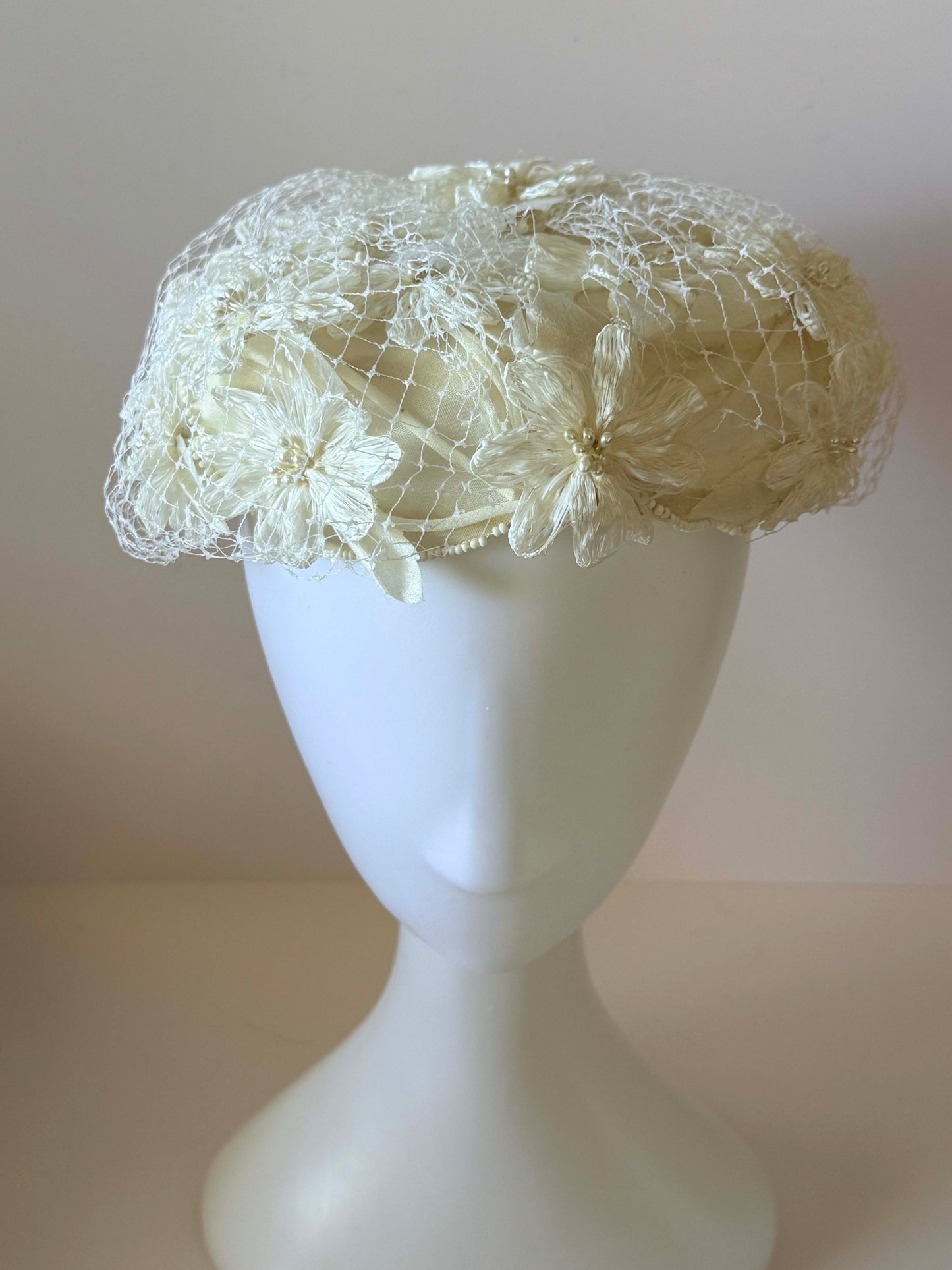 1950s Ivory Floral Lace Pillbox Hat Meiche Exclusive Bridal Hat Net Veil Flower Appliqué Vintage Wedding Headpiece