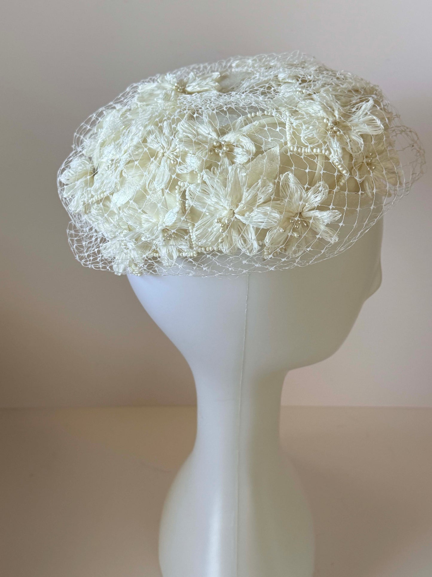 1950s Ivory Floral Lace Pillbox Hat Meiche Exclusive Bridal Hat Net Veil Flower Appliqué Vintage Wedding Headpiece