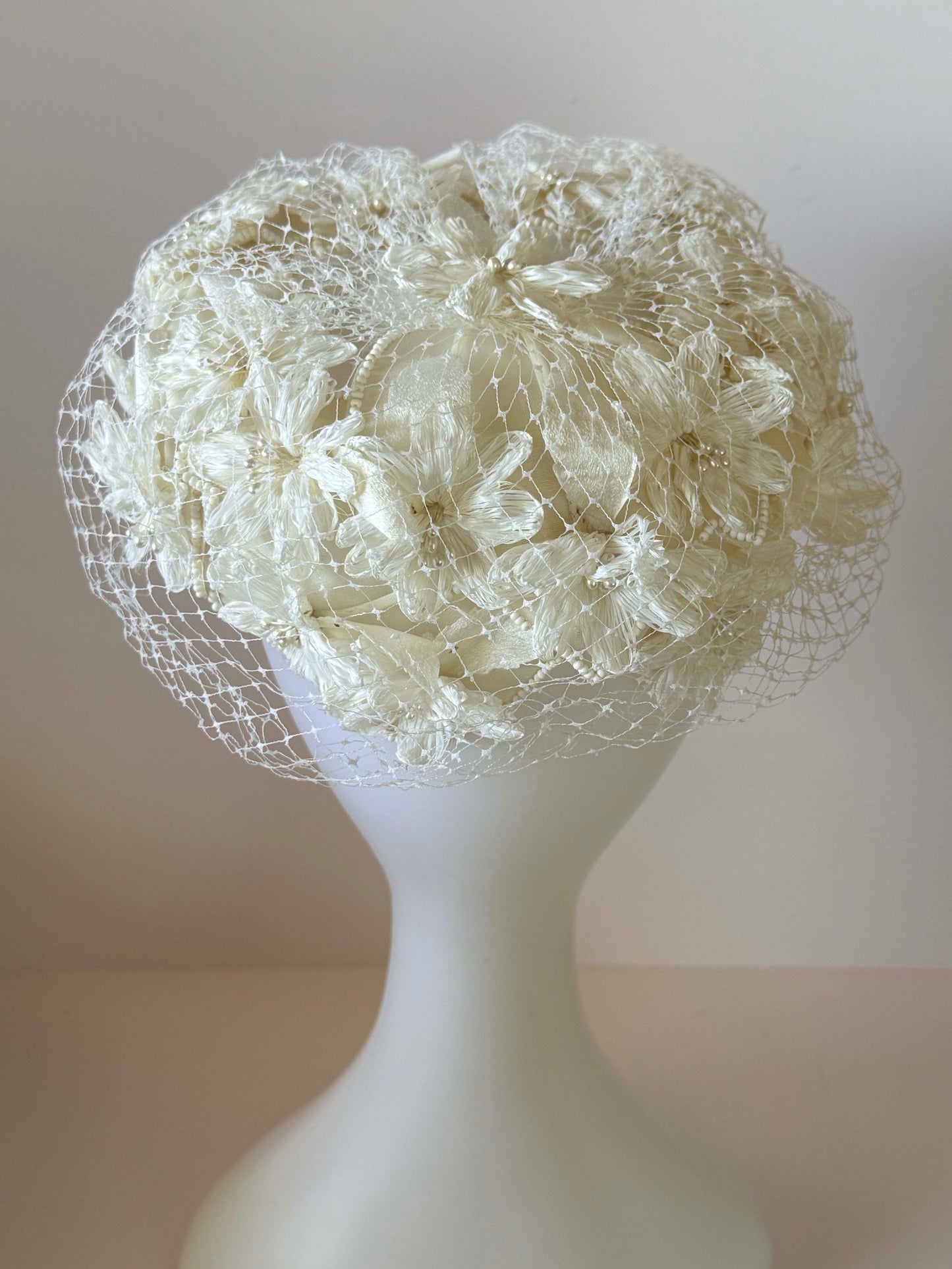 1950s Ivory Floral Lace Pillbox Hat Meiche Exclusive Bridal Hat Net Veil Flower Appliqué Vintage Wedding Headpiece