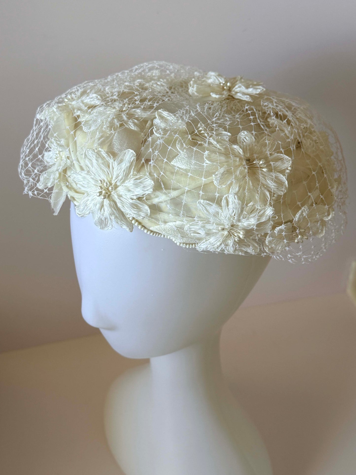 1950s Ivory Floral Lace Pillbox Hat Meiche Exclusive Bridal Hat Net Veil Flower Appliqué Vintage Wedding Headpiece