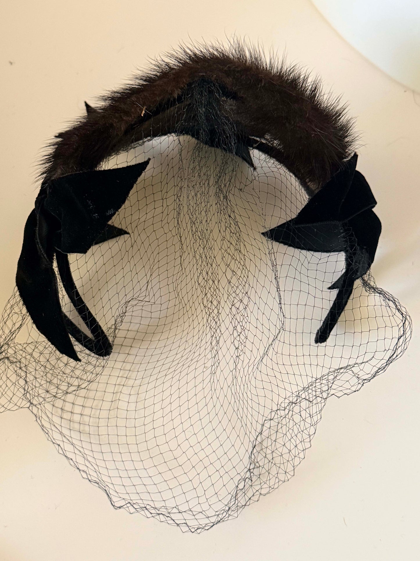 1950s Black Velvet & Mink Fur Fascinator Veil Hat Vintage Cocktail Headpiece Mid Century Evening Hat