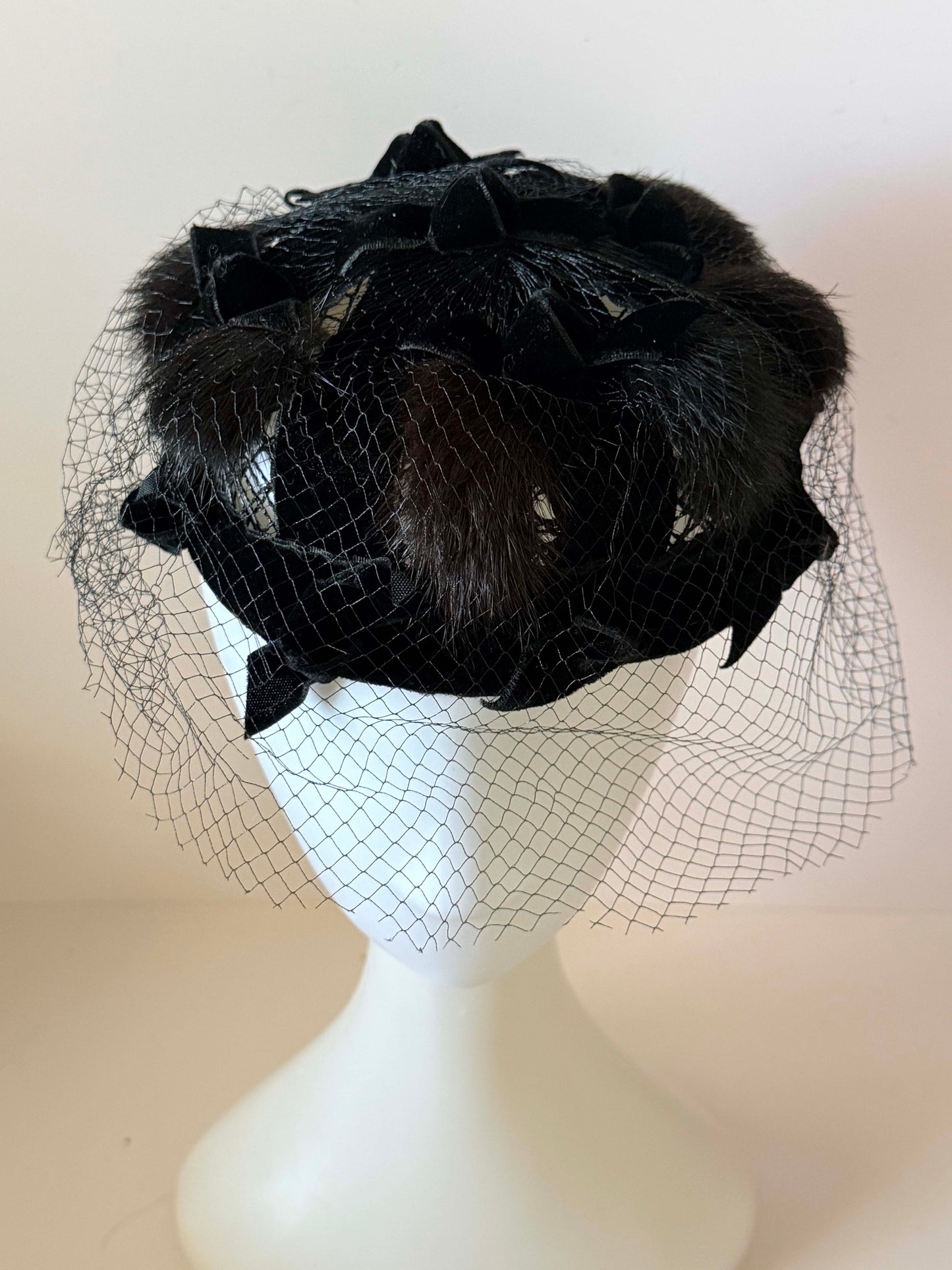 1950s Black Velvet & Mink Fur Cocktail Hat Veil Fascinator Vintage Mid Century Pillbox Hat Old Hollywood Evening Headpiece