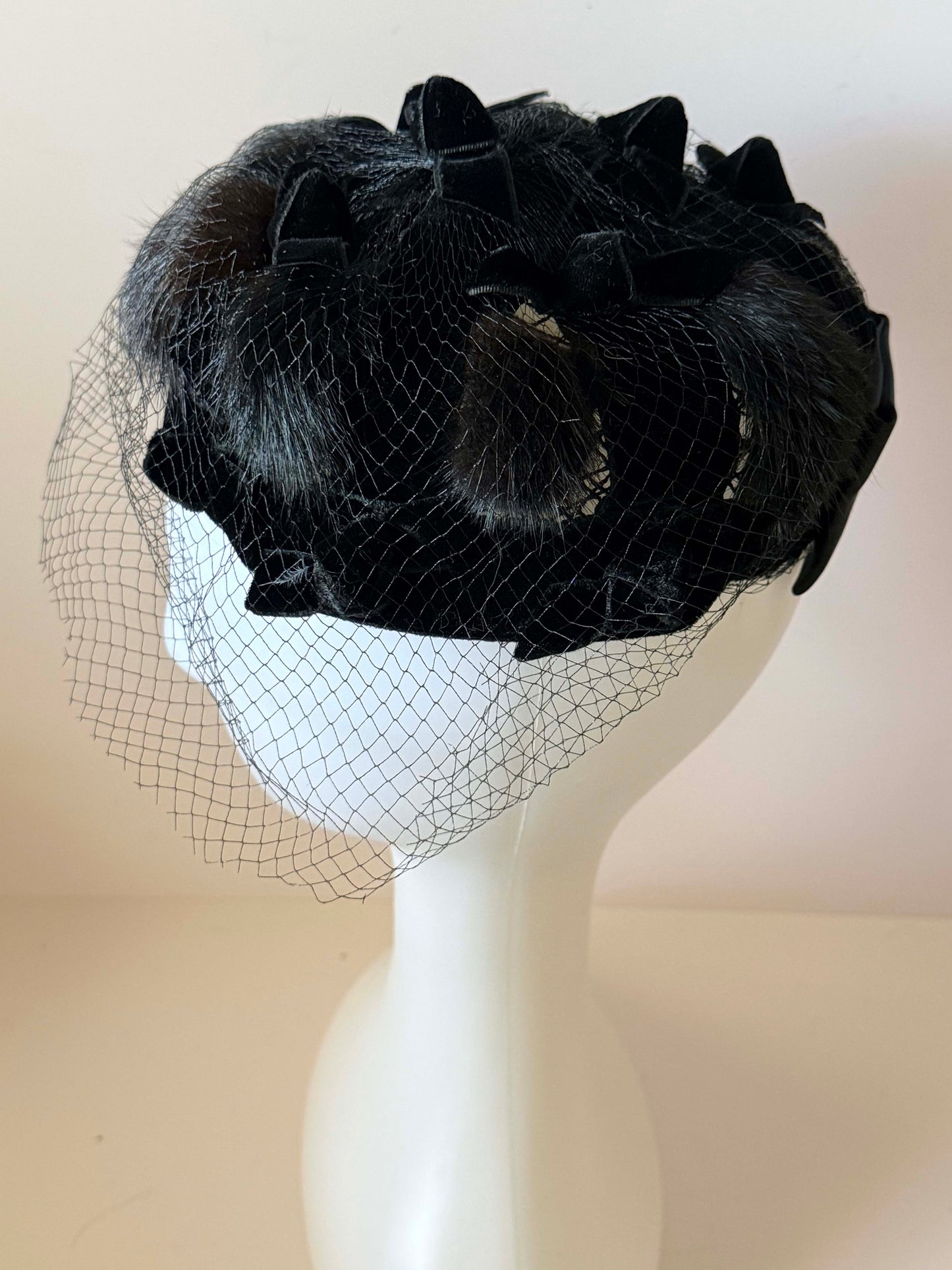1950s Black Velvet & Mink Fur Cocktail Hat Veil Fascinator Vintage Mid Century Pillbox Hat Old Hollywood Evening Headpiece