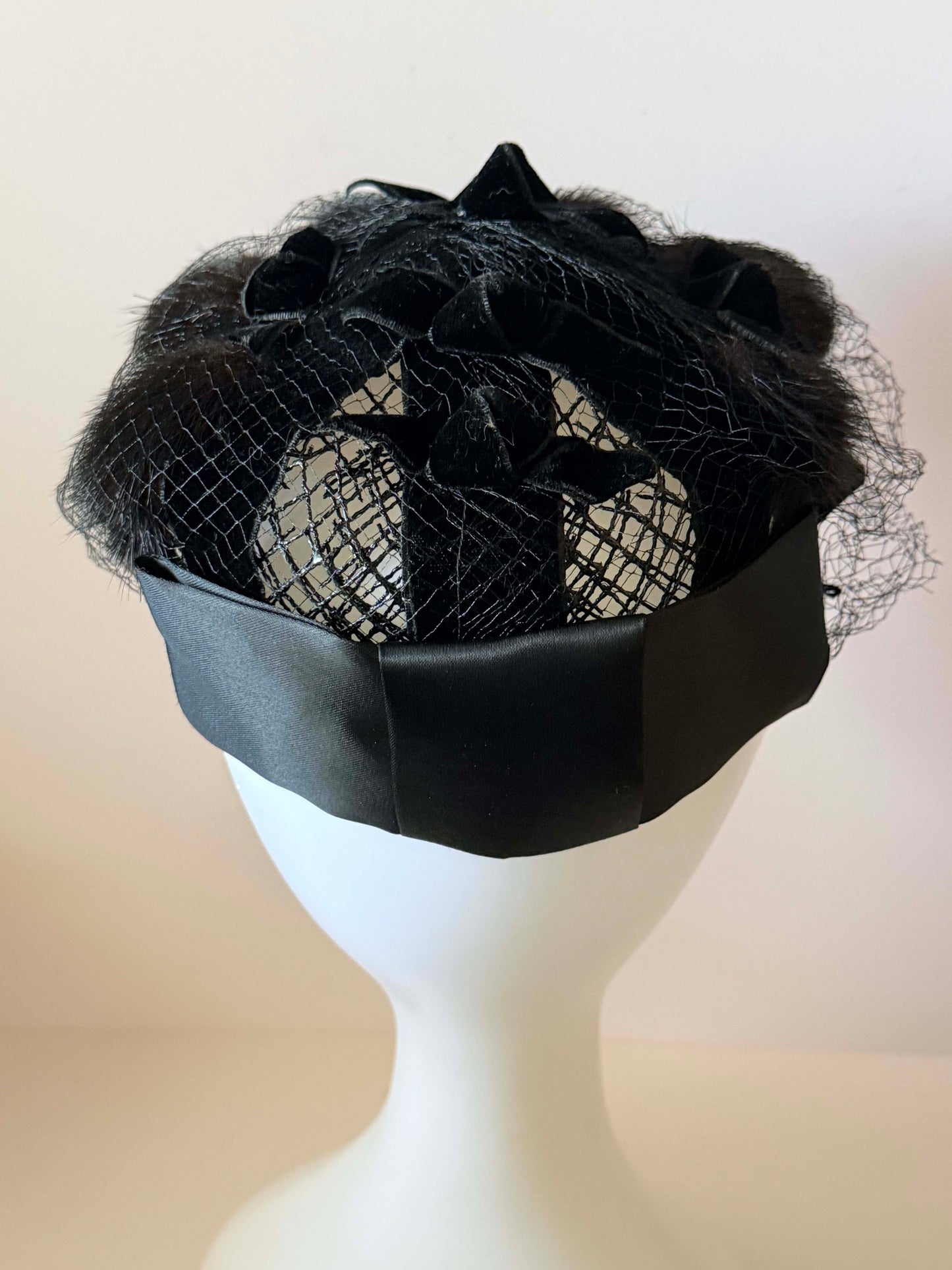 1950s Black Velvet & Mink Fur Cocktail Hat Veil Fascinator Vintage Mid Century Pillbox Hat Old Hollywood Evening Headpiece