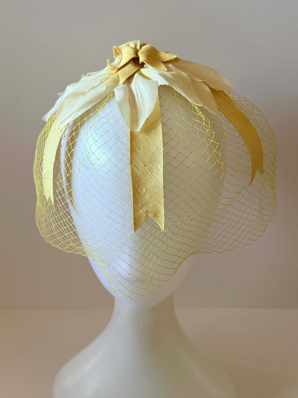 Vintage 1950s Mustard Yellow Fascinator Hat | Floral Veiled Pillbox Topper Cocktail Headpiece