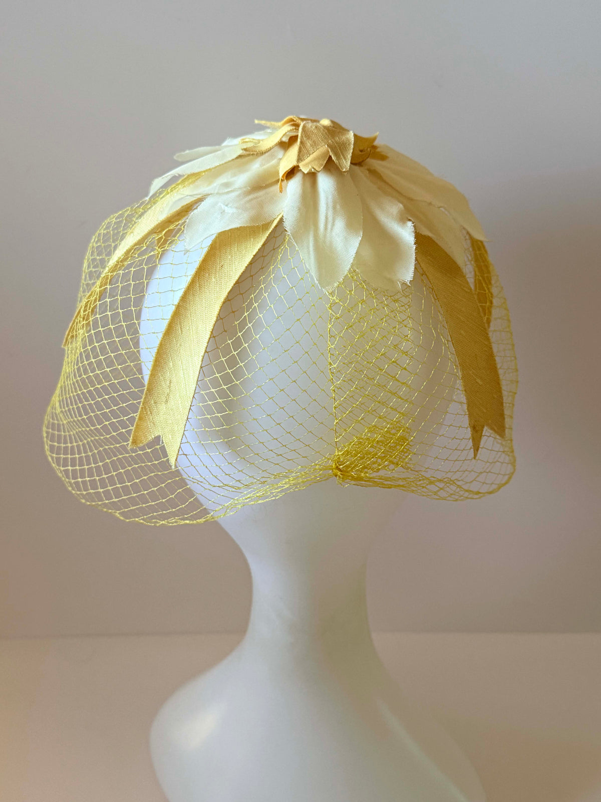 Vintage 1950s Mustard Yellow Fascinator Hat | Floral Veiled Pillbox Topper Cocktail Headpiece