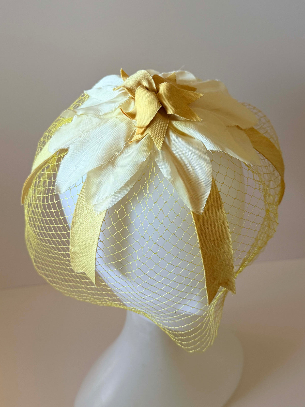Vintage 1950s Mustard Yellow Fascinator Hat | Floral Veiled Pillbox Topper Cocktail Headpiece