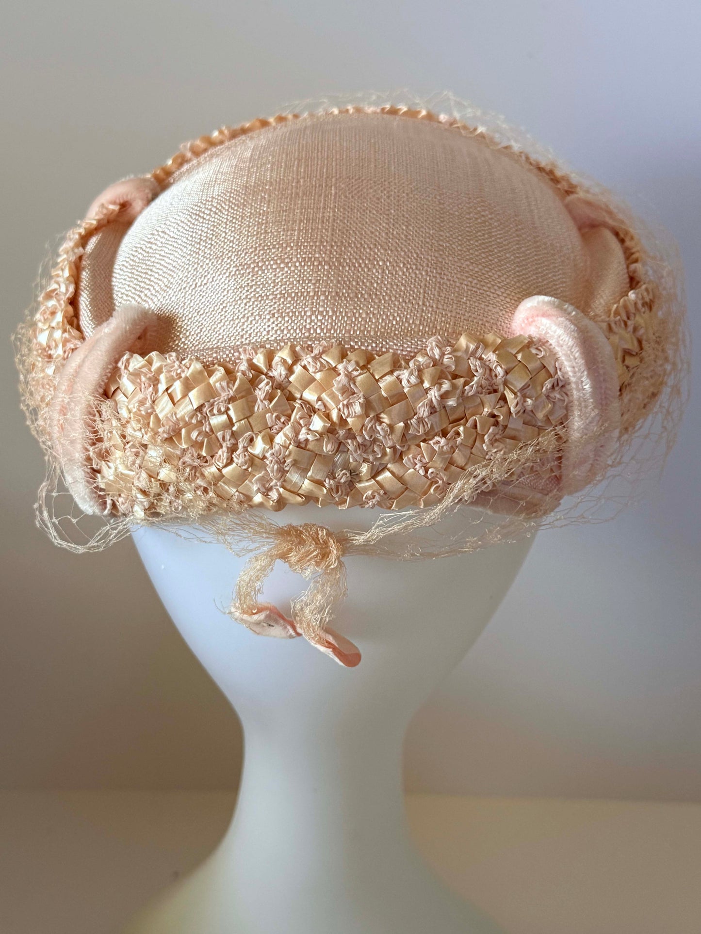 1950s Blush Pink Straw Pillbox Hat Textured Trim Veil Detail Mid Century Cocktail Hat Vintage Soft Pastel Bridal Headpiece
