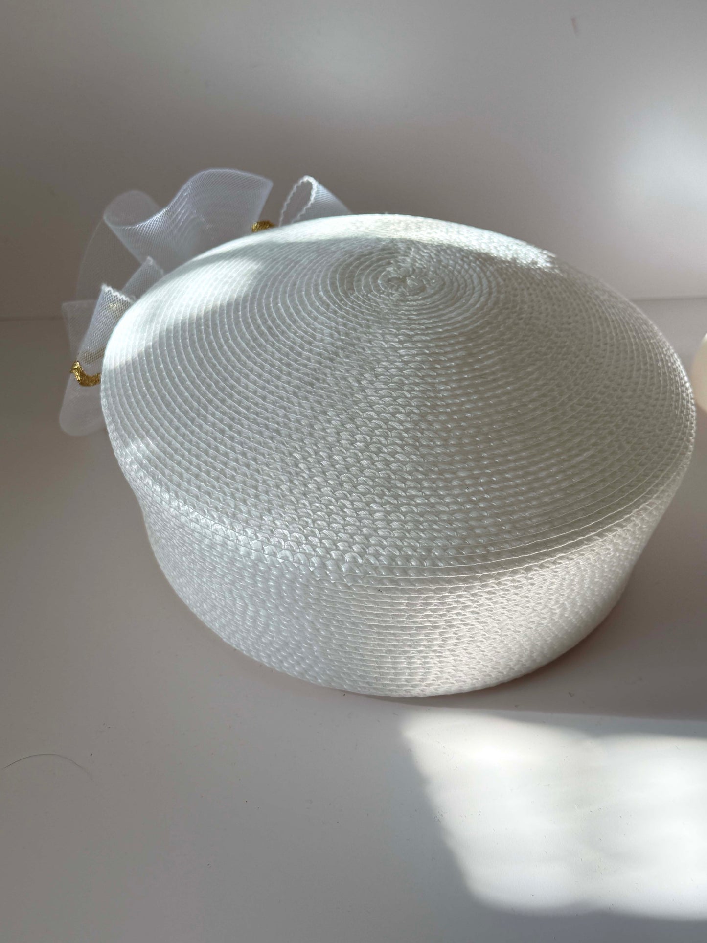 Late 1990s Vintage Bridal Hat – Structured Minimalist Style – Sculptural Neutral Tone Millinery