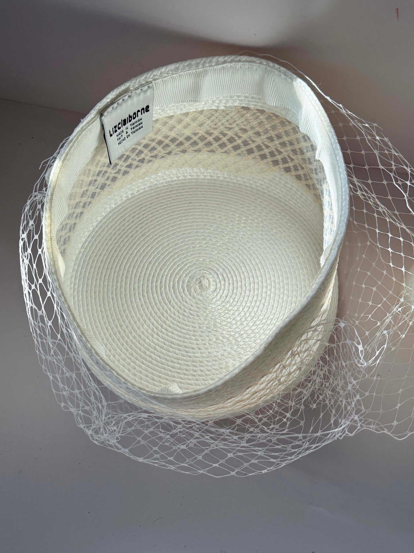 Late 1990s / Early 2000s Liz Claiborne Ivory Straw Pillbox Hat with Veil – Minimalist Bridal Boater Style