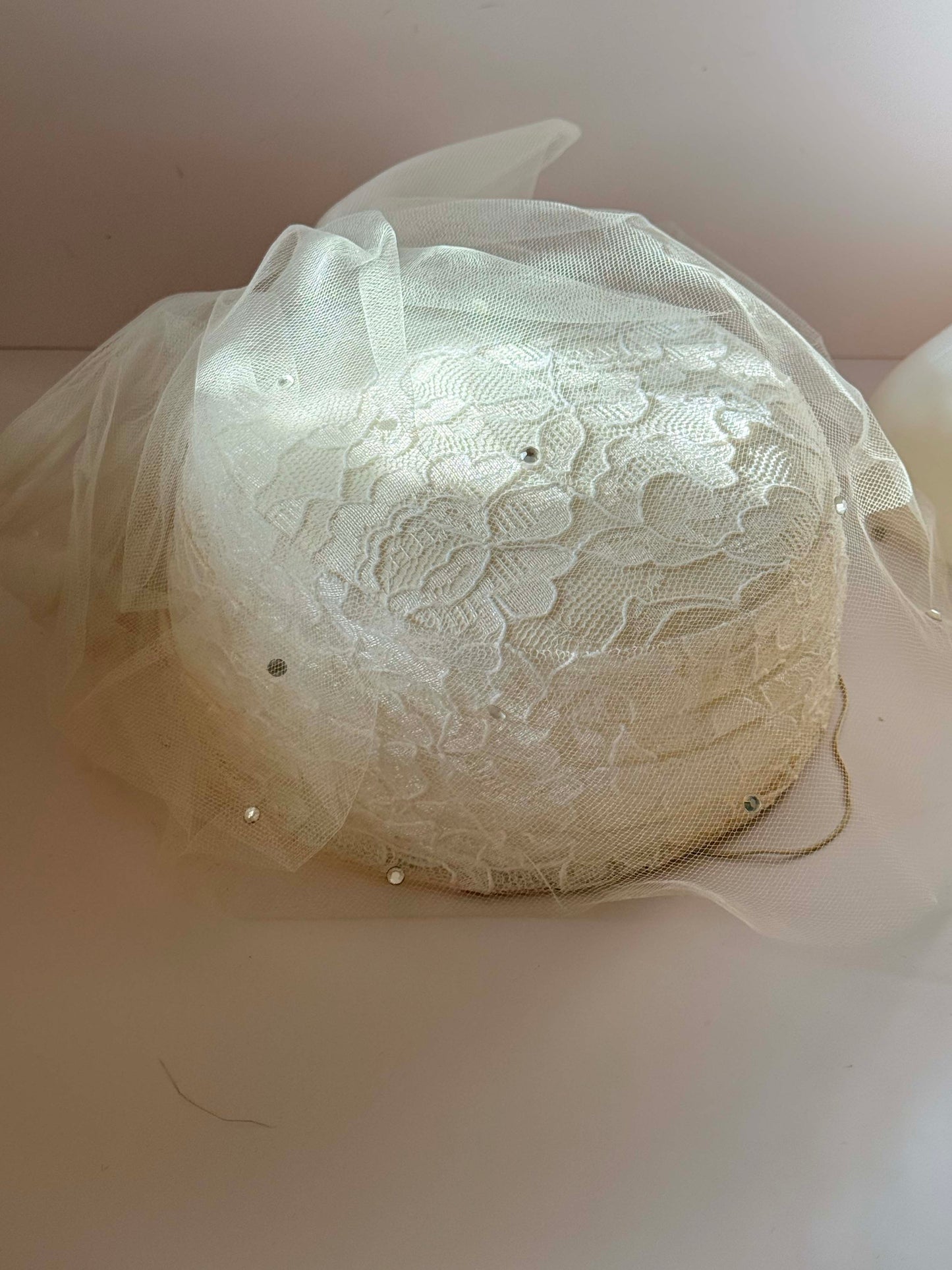 Vintage Inspired 1980s 1990s Ivory Lace Bridal Pillbox Hat Veil Fascinator Wedding Headpiece Romantic Tulle Hat