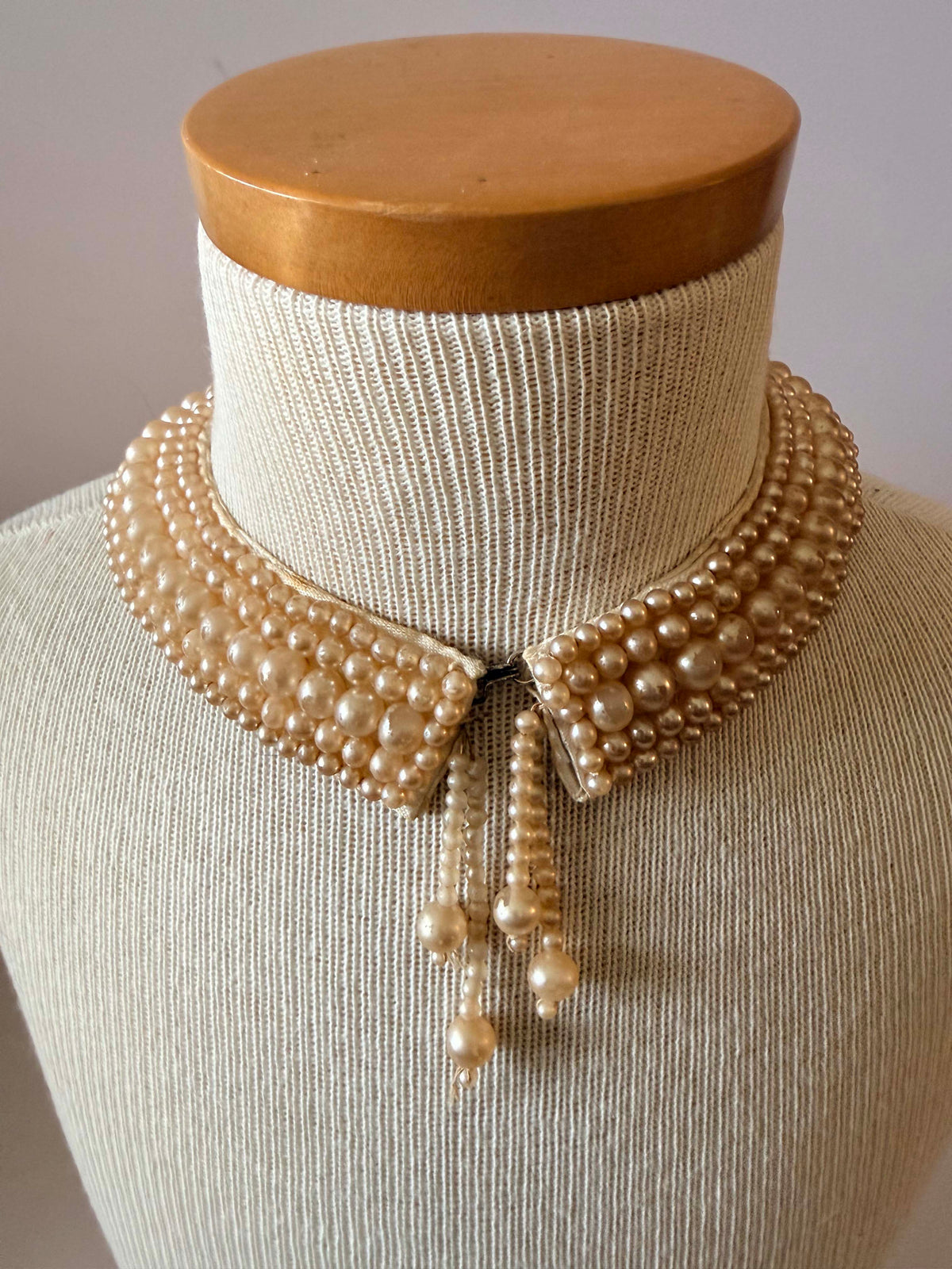 Vintage 1950s 1960s Faux Pearl Collar Champagne Ivory Beaded Detachable Collar with Dangling Pearls Bridal Wedding Accessory