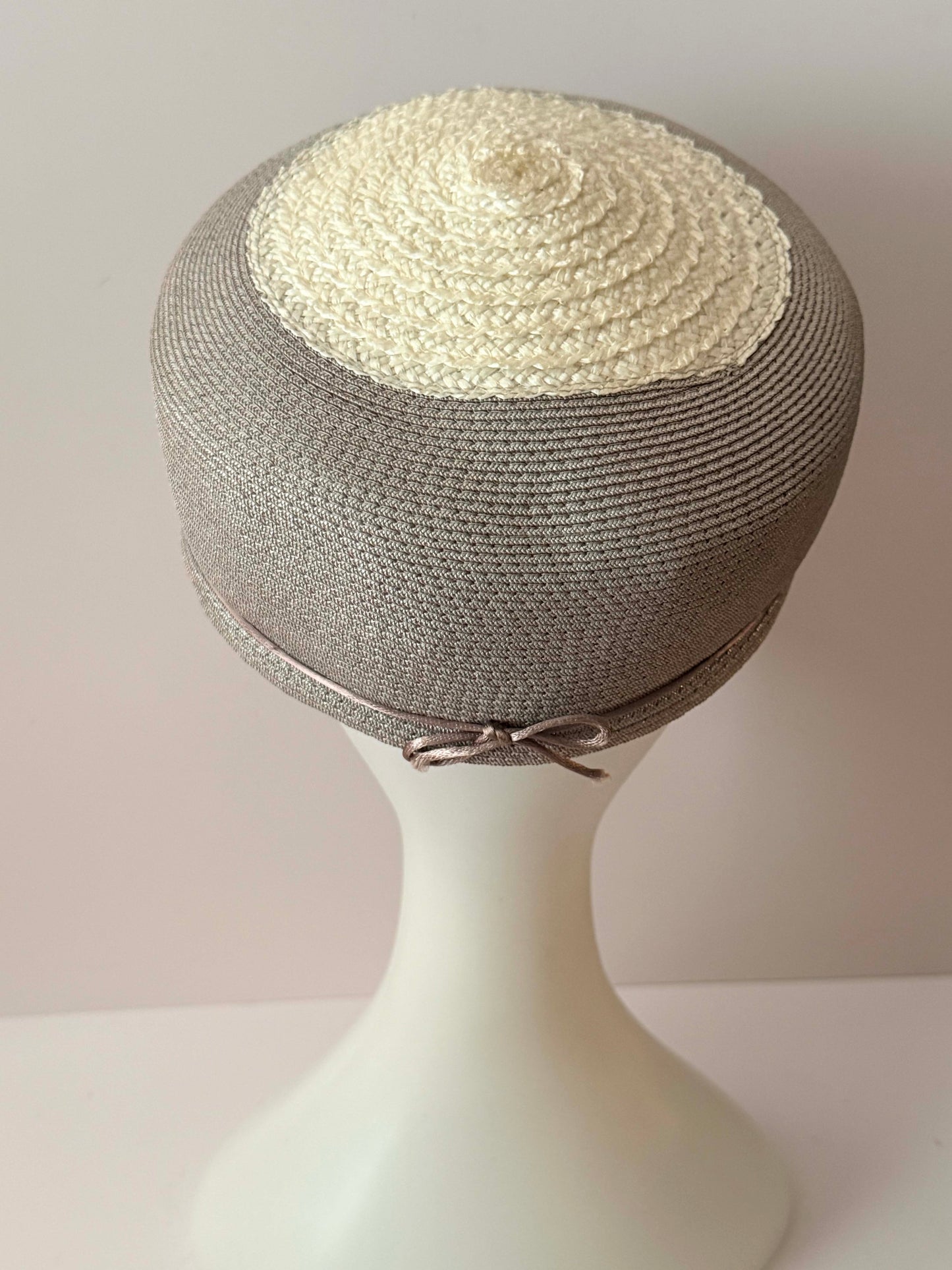 Vintage 1950s Ivory & Taupe Straw Pillbox Hat / Two-Tone Woven Summer Hat with Grosgrain Bow