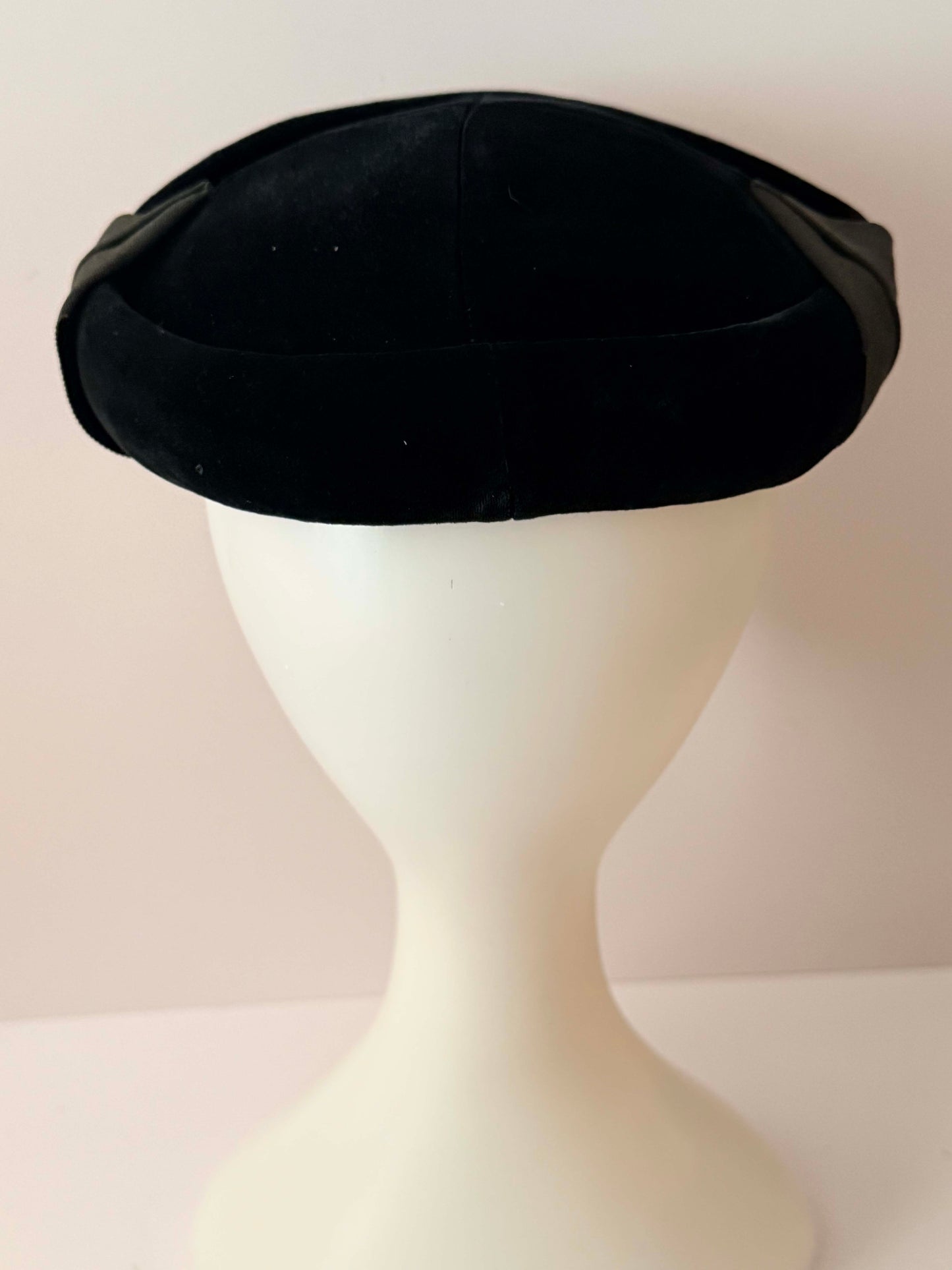 Vintage 1950s Betmar Black Velvet Cocktail Hat / Sculptural Tilt Hat with Grosgrain Ribbon Detail