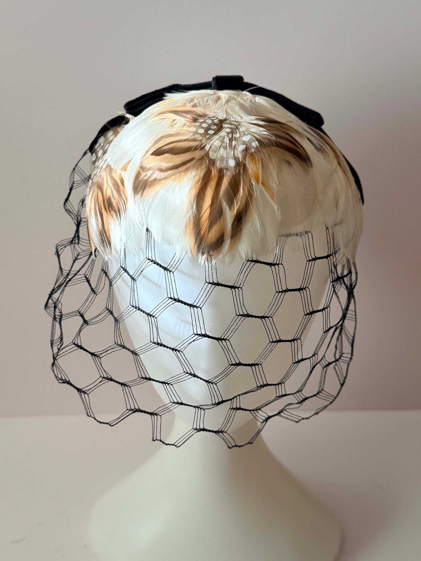 Vintage 1940s Feather Fascinator Hat with Veil / Cream and Brown Feather Cocktail Hat / Birdcage Veil Bridal Headpiece