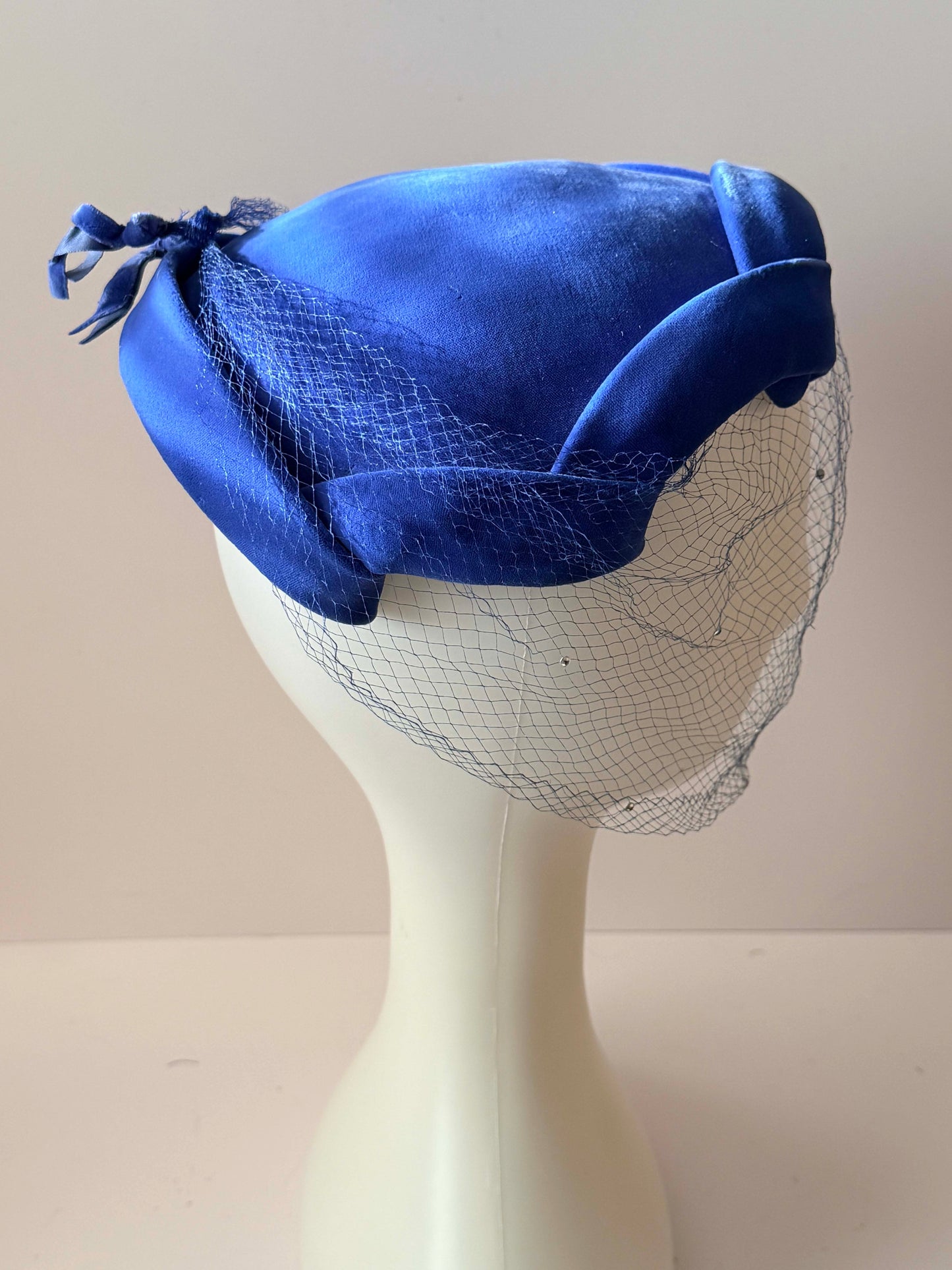 Vintage Amy New York Blue Velvet Halo Hat / Sculptural Veil Headpiece / 1950s Cocktail Hat