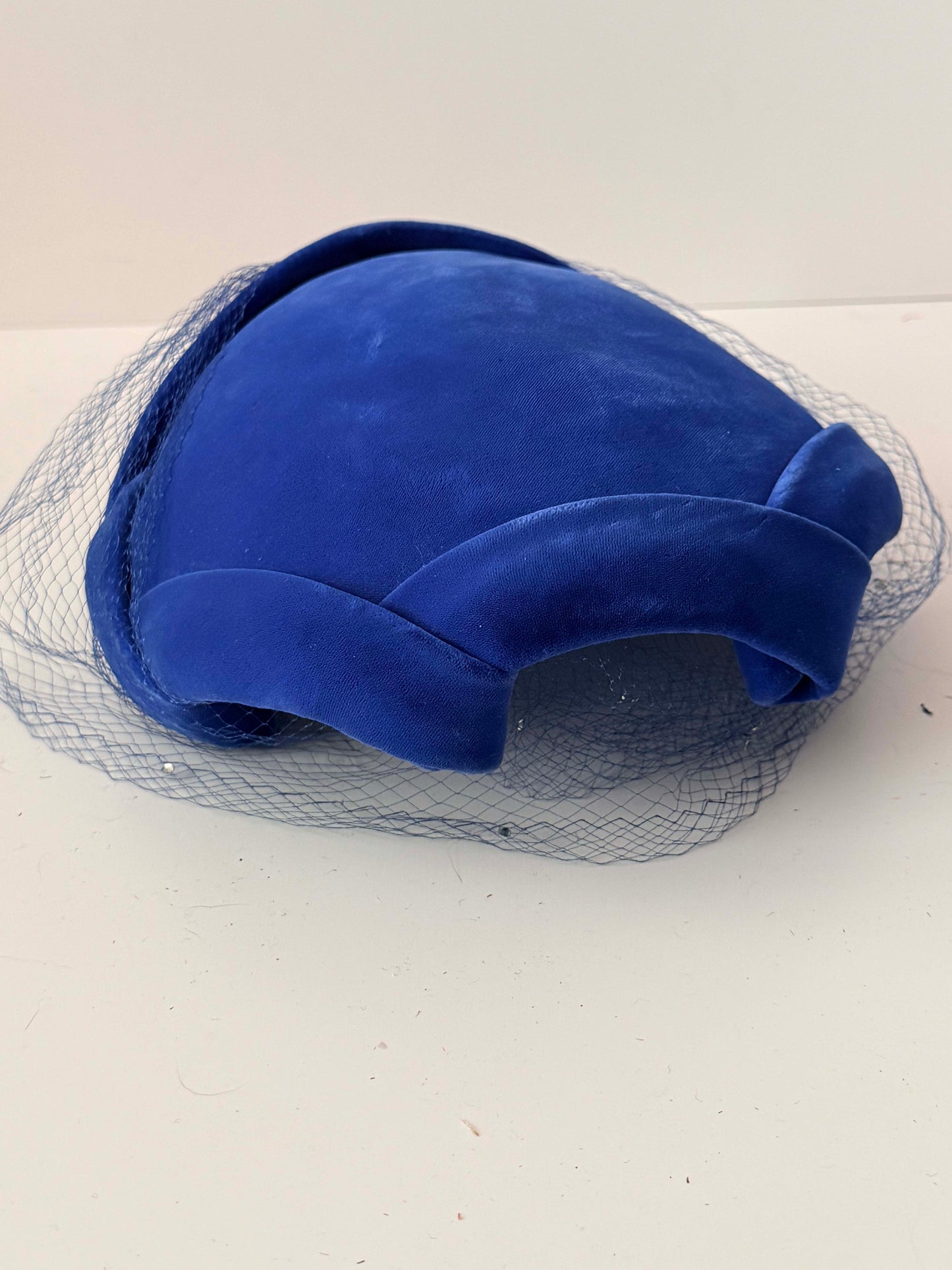 Vintage Amy New York Blue Velvet Halo Hat / Sculptural Veil Headpiece / 1950s Cocktail Hat