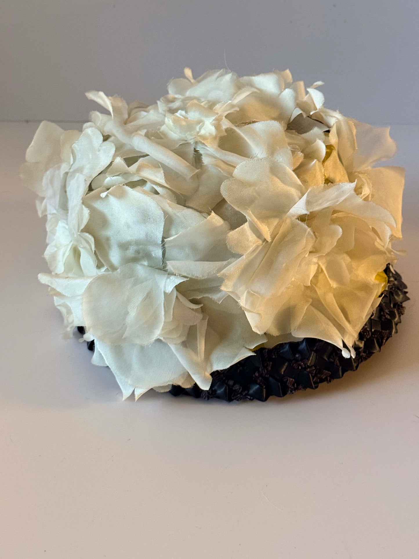 Vintage 1950s Floral Hat Ivory Silk Flower Crown Black Raffia Base Statement Millinery Bridal Garden Party Hat Dramatic Vintage Headpiece