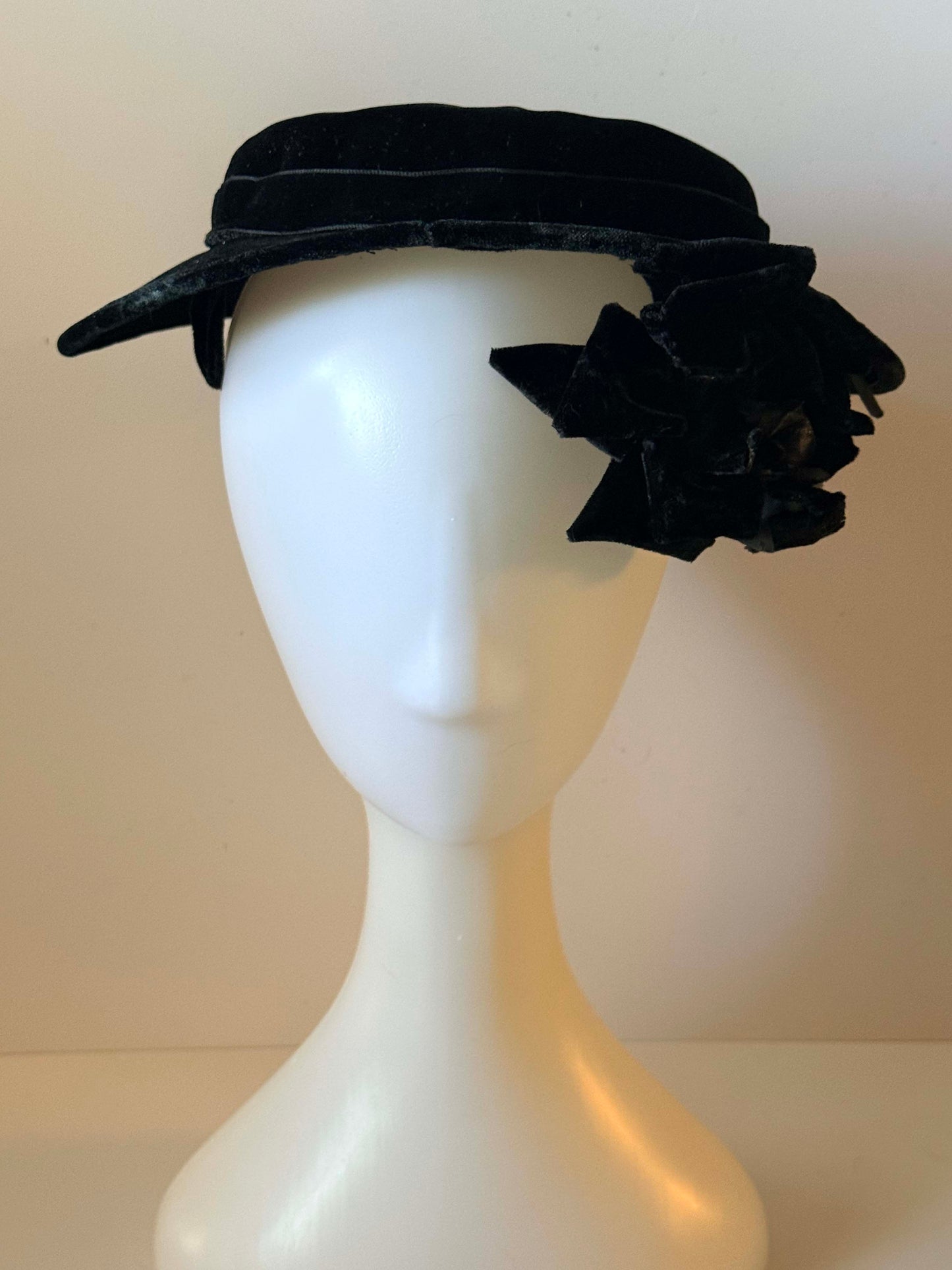 Vintage 1940s Black Velvet Tilt Hat | Sculptural Floral Cocktail Hat | Film Noir Fascinator