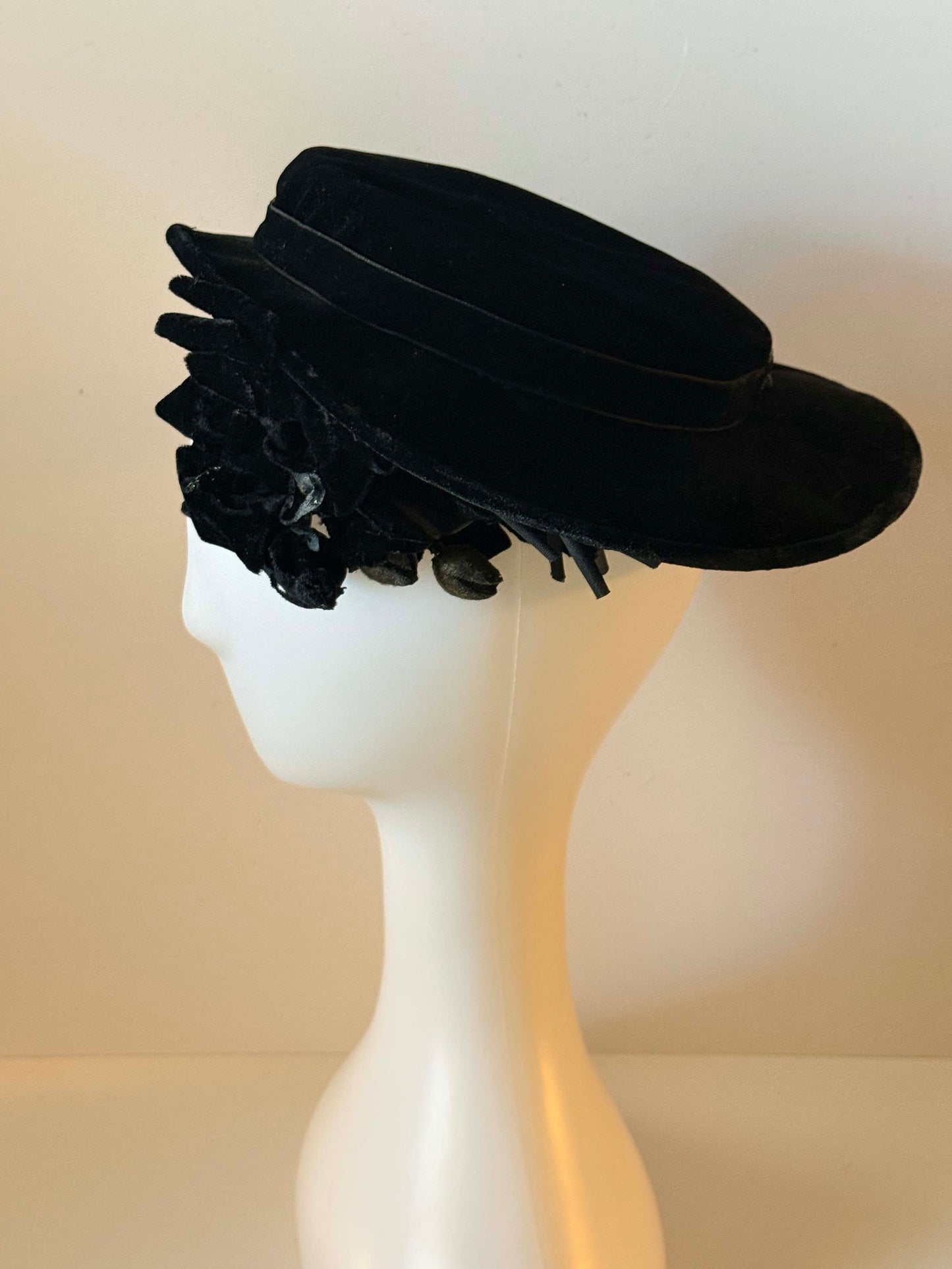 Vintage 1940s Black Velvet Tilt Hat | Sculptural Floral Cocktail Hat | Film Noir Fascinator